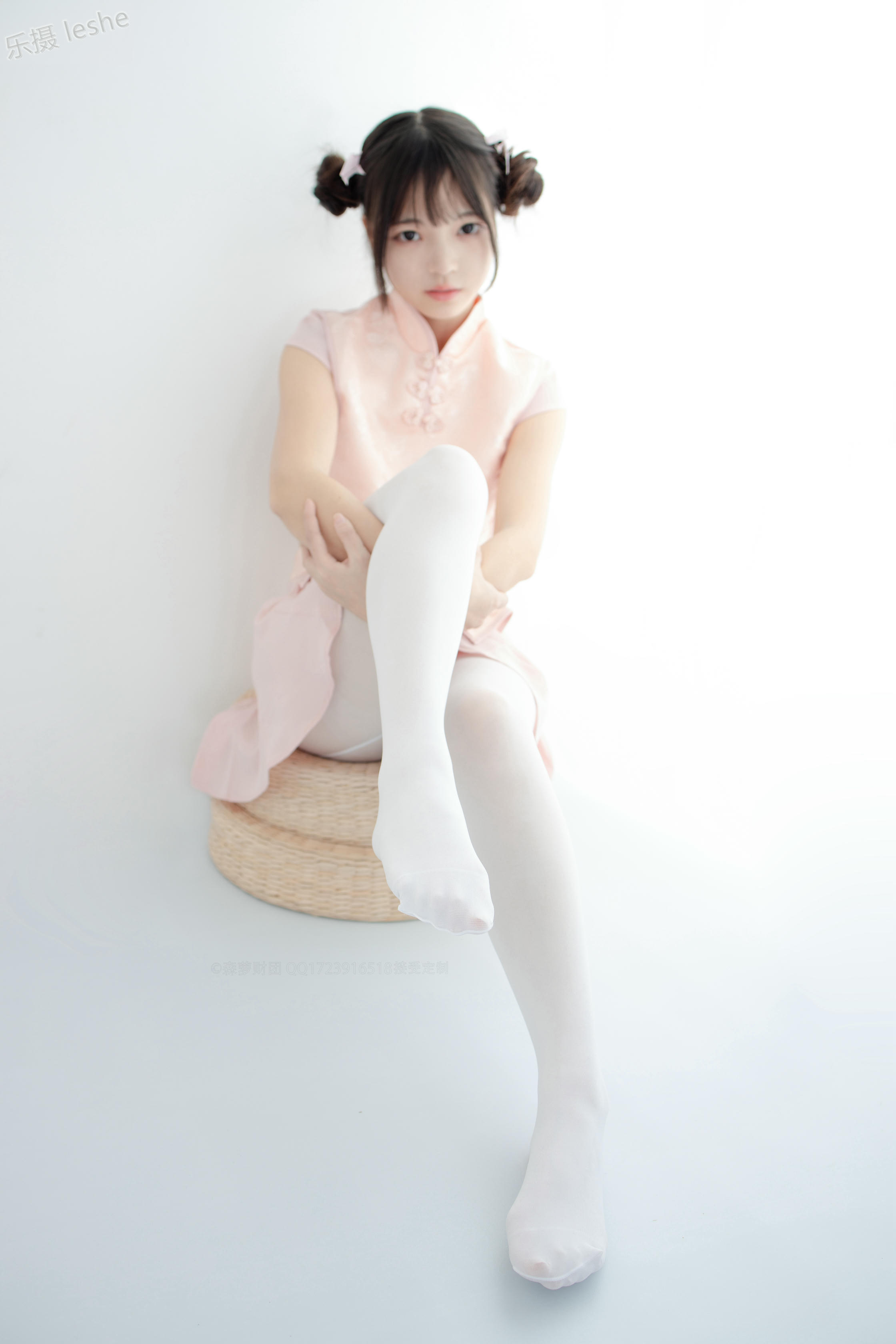 森萝财团 X-052 80D白丝踩物 [66P1V-1.76GB]_第3集