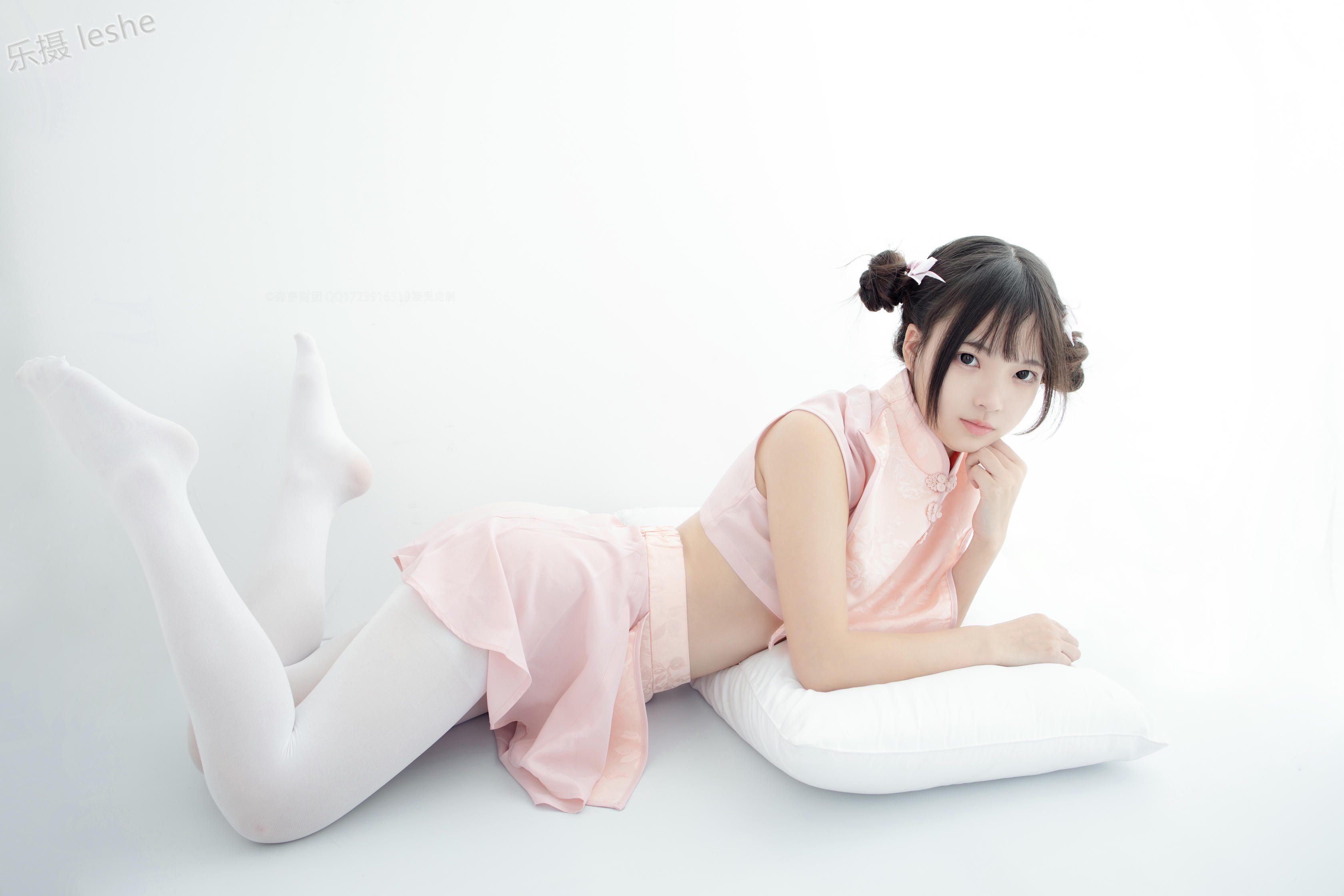 森萝财团 X-052 80D白丝踩物 [66P1V-1.76GB]_第3集