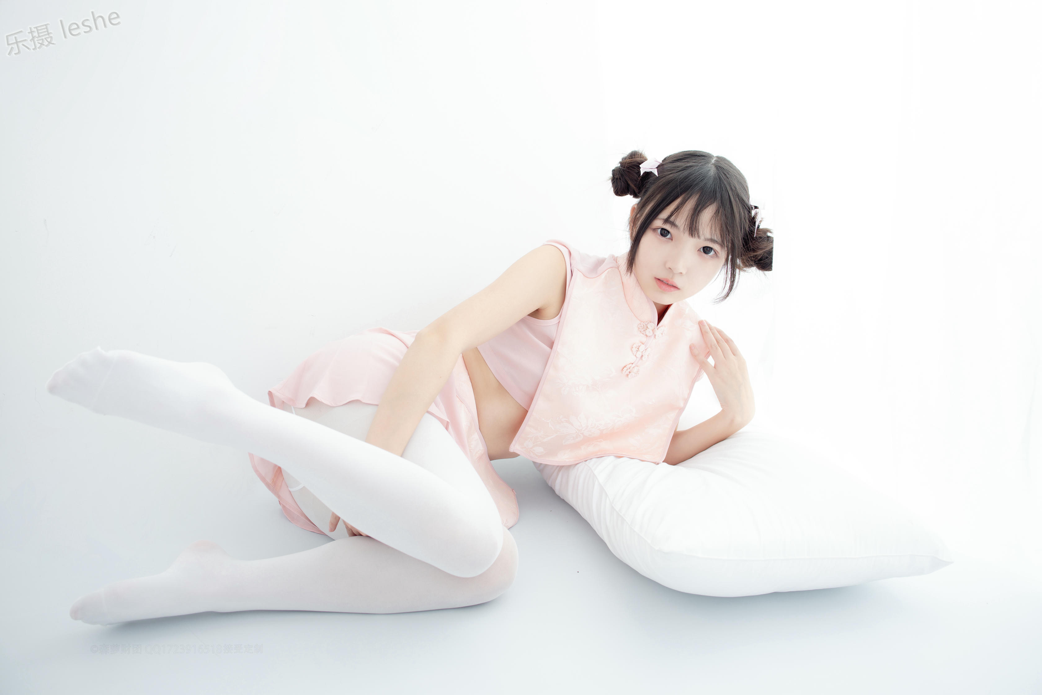 森萝财团 X-052 80D白丝踩物 [66P1V-1.76GB]_第3集