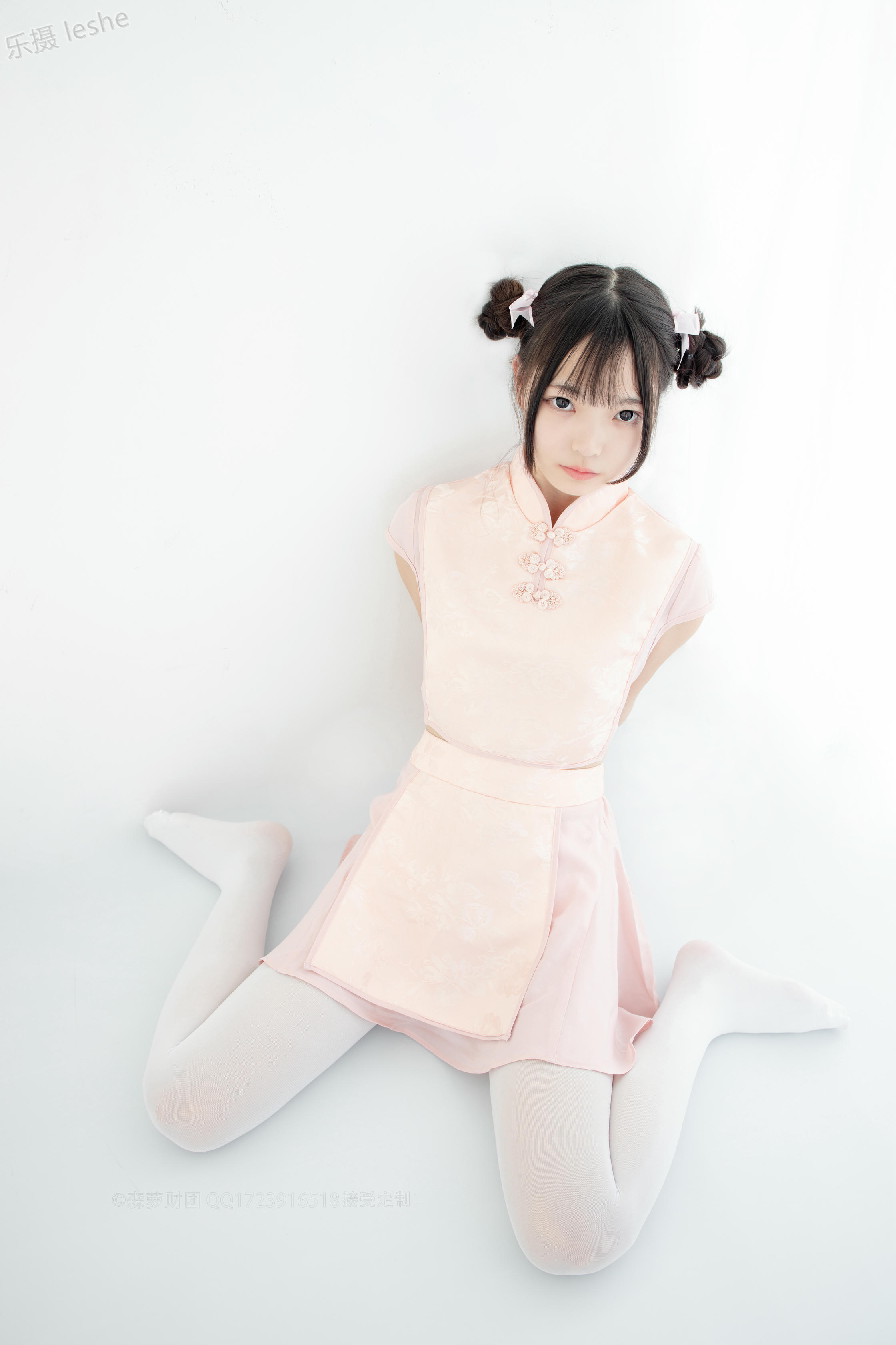 森萝财团 X-052 80D白丝踩物 [66P1V-1.76GB]_第3集