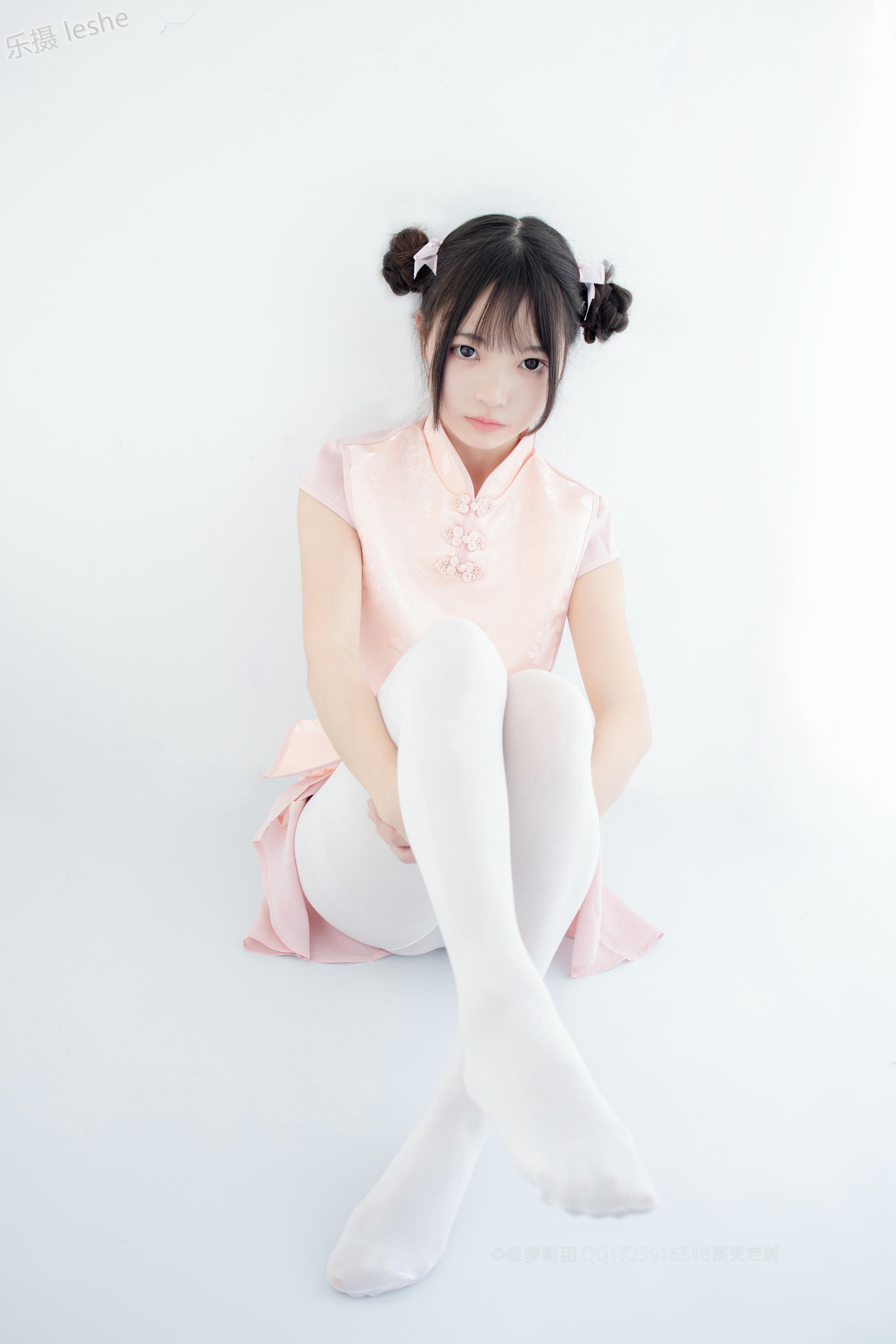 森萝财团 X-052 80D白丝踩物 [66P1V-1.76GB]_第1集