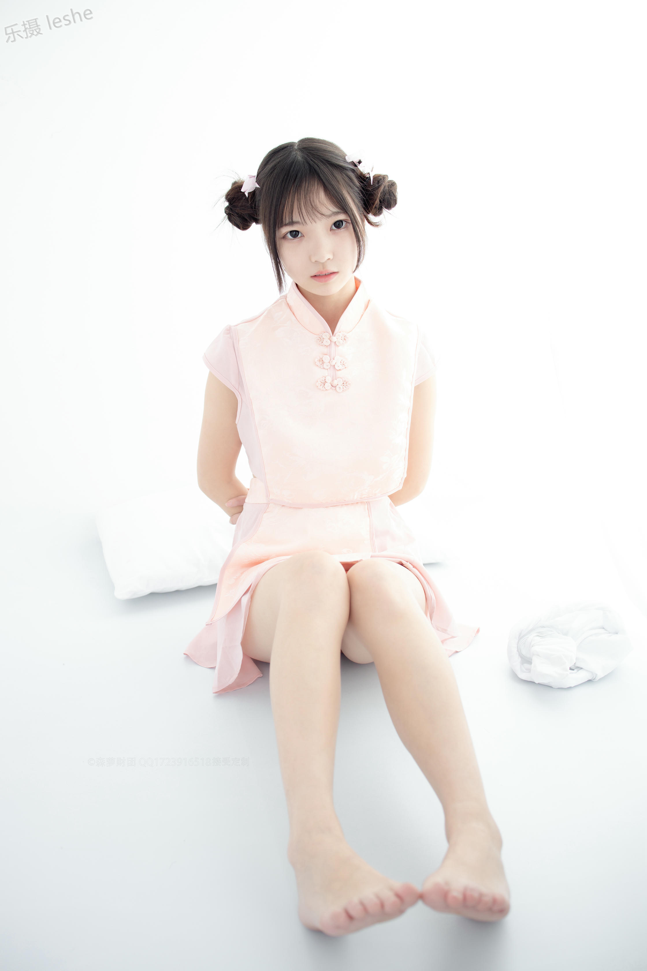 森萝财团 X-052 80D白丝踩物 [66P1V-1.76GB]_第3集
