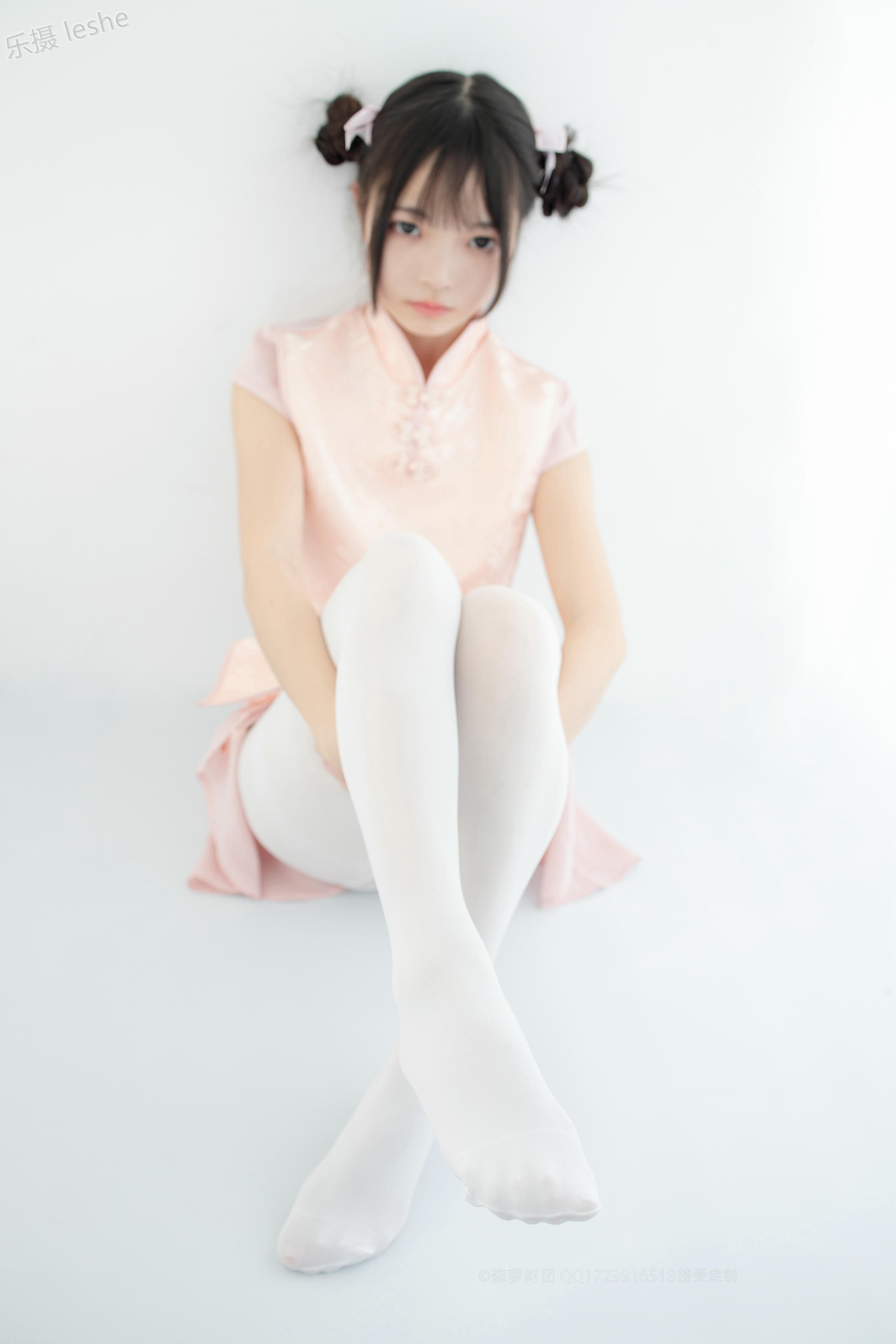 森萝财团 X-052 80D白丝踩物 [66P1V-1.76GB]_第1集