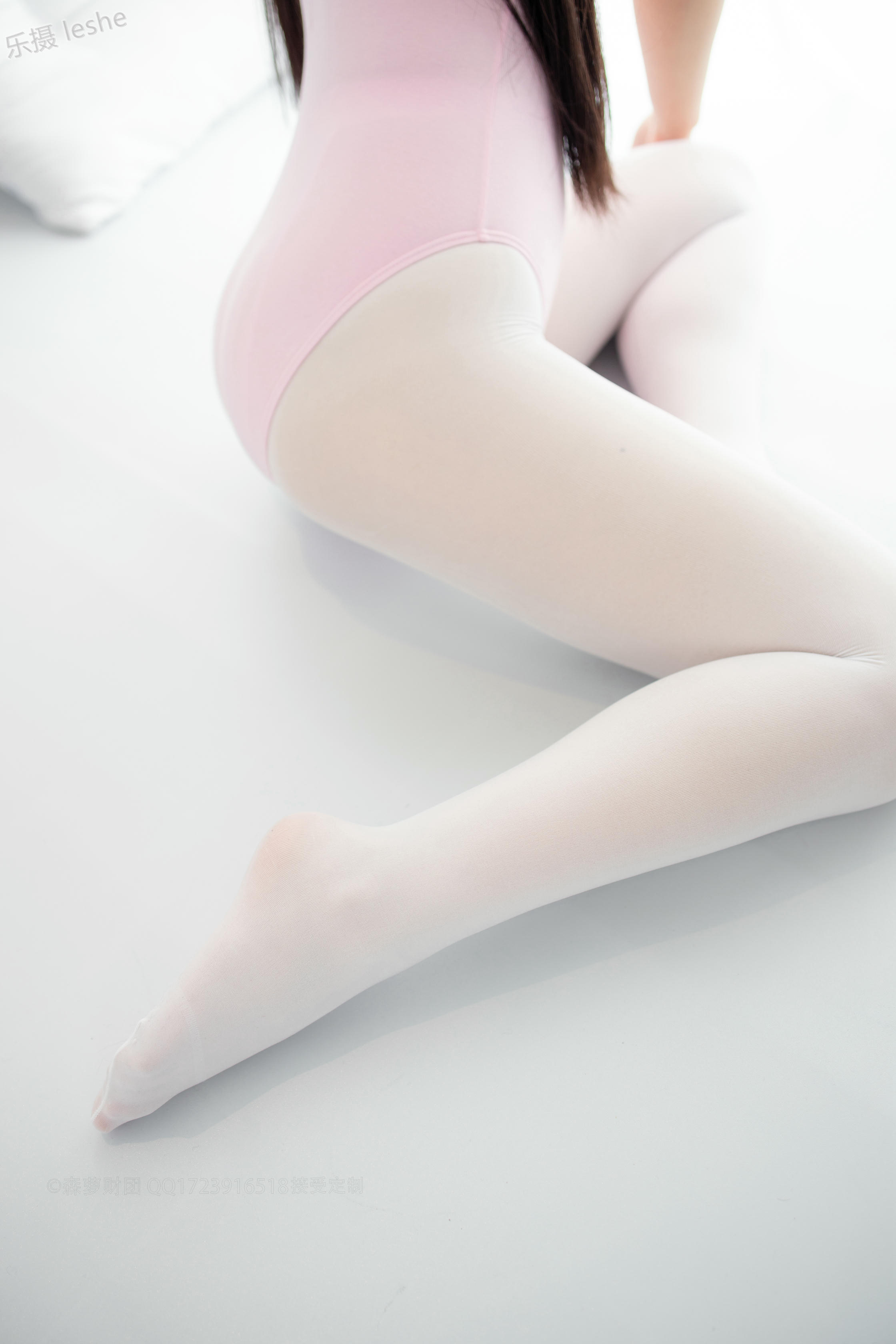 森萝财团 X-053 50D白丝练功服百合踩物 [103P1V-2.28GB]_第4集