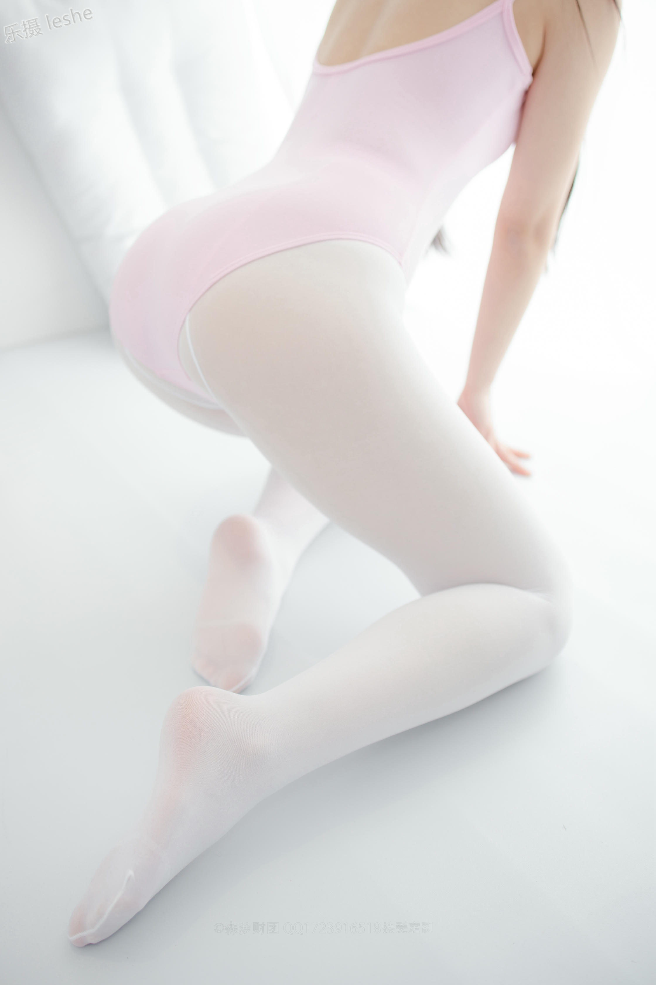 森萝财团 X-053 50D白丝练功服百合踩物 [103P1V-2.28GB]_第5集