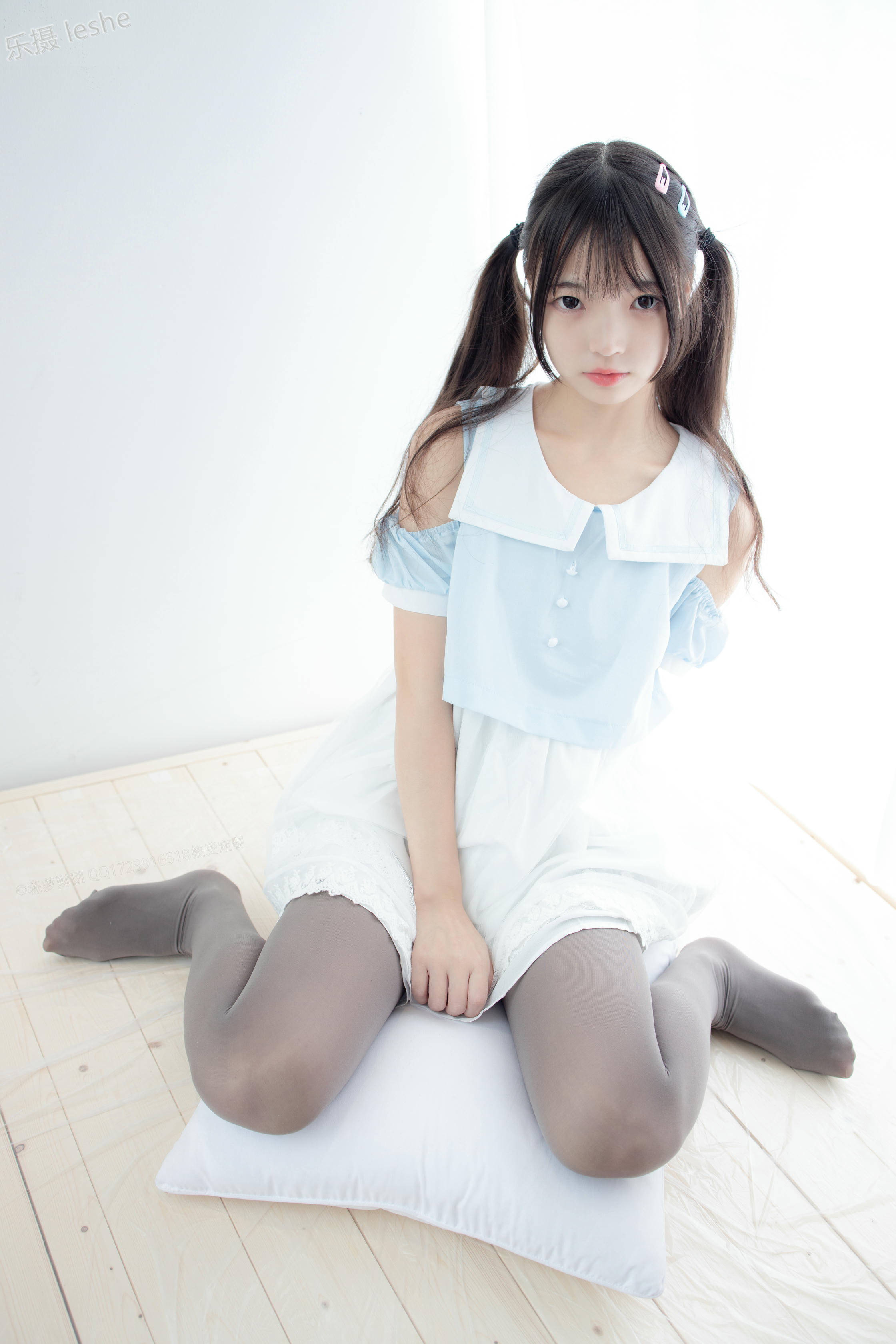 森萝财团 X-054 80D灰丝踩物 [86P1V-2.18GB]_第1集