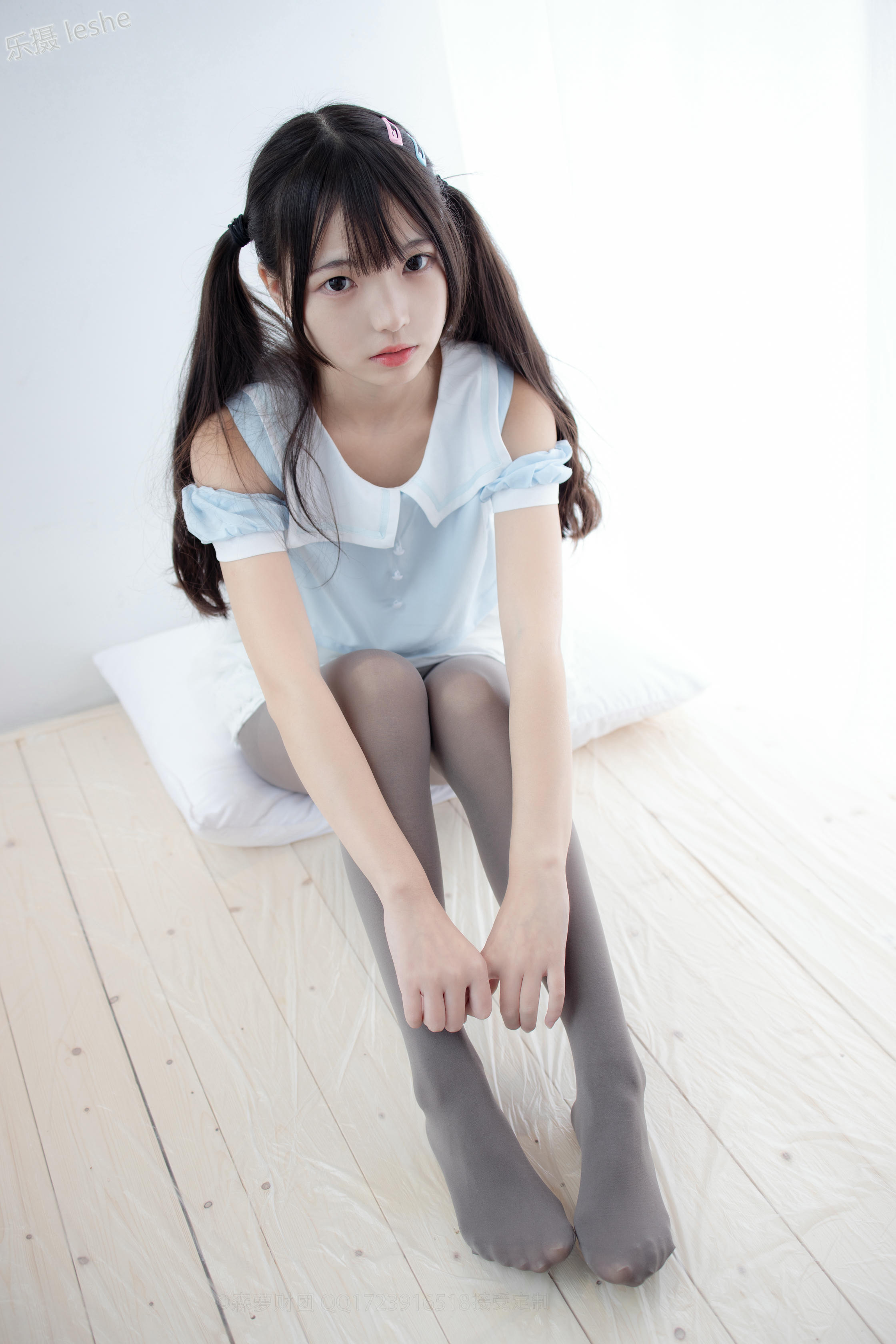 森萝财团 X-054 80D灰丝踩物 [86P1V-2.18GB]_第1集