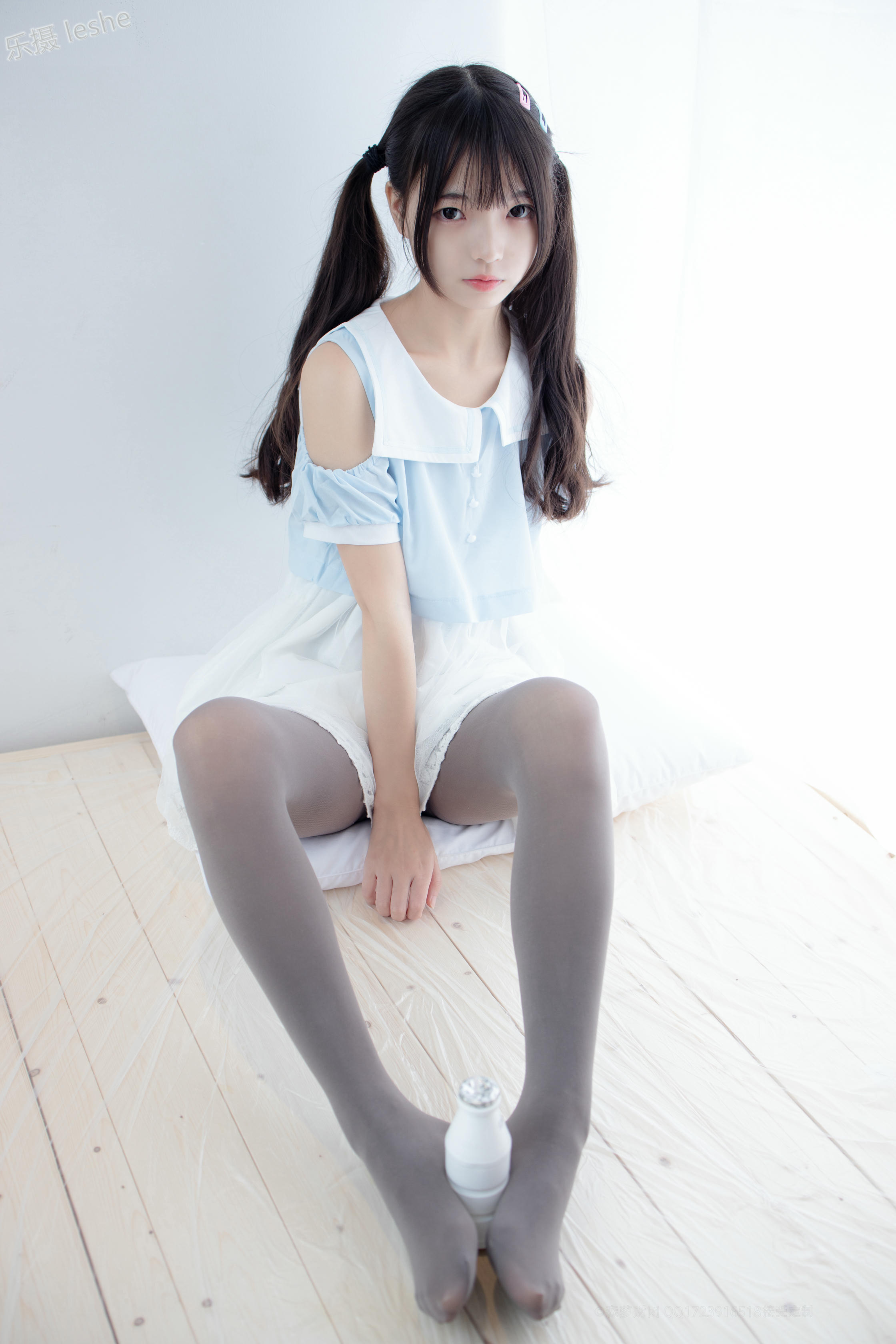 森萝财团 X-054 80D灰丝踩物 [86P1V-2.18GB]_第3集