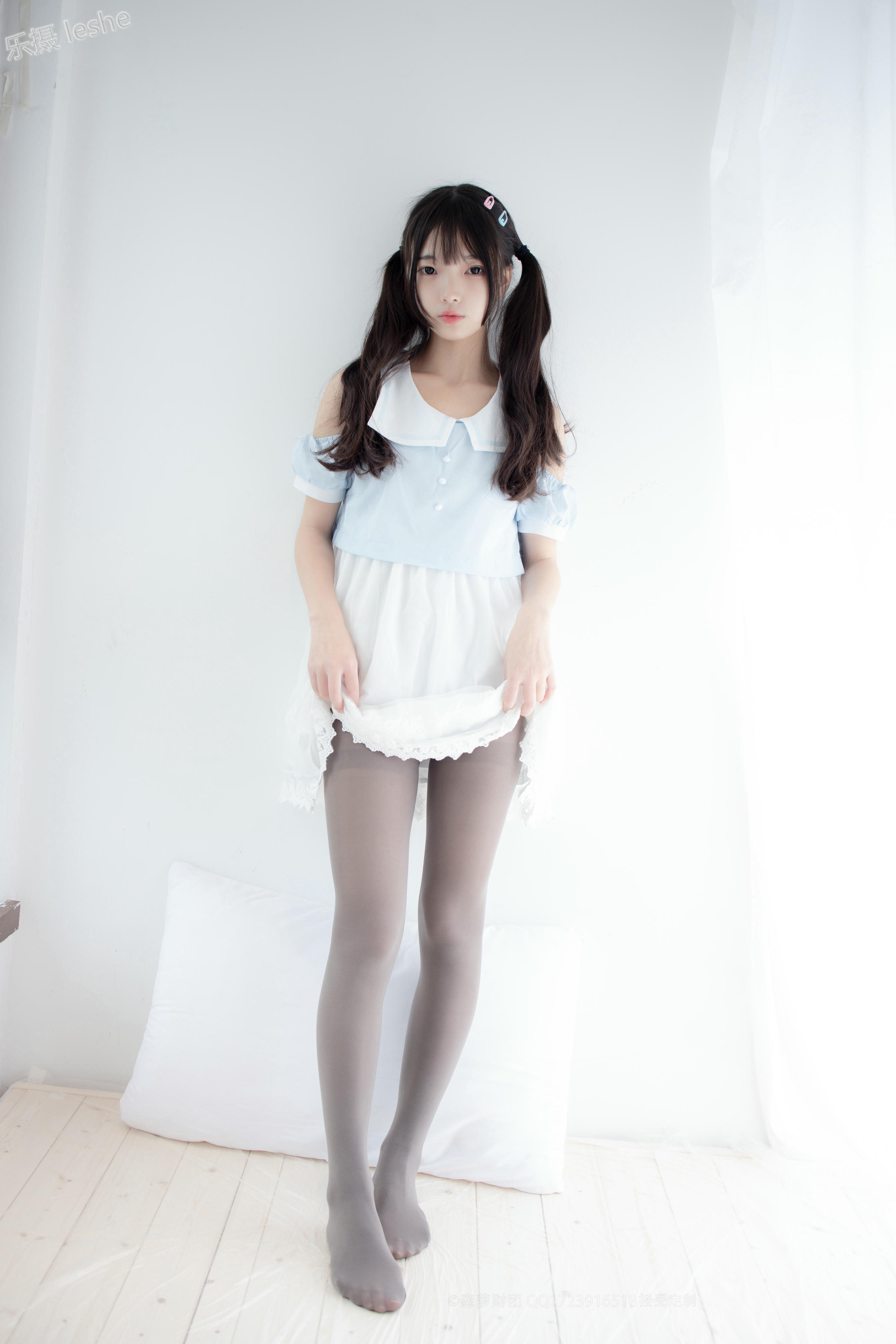 森萝财团 X-054 80D灰丝踩物 [86P1V-2.18GB]_第1集