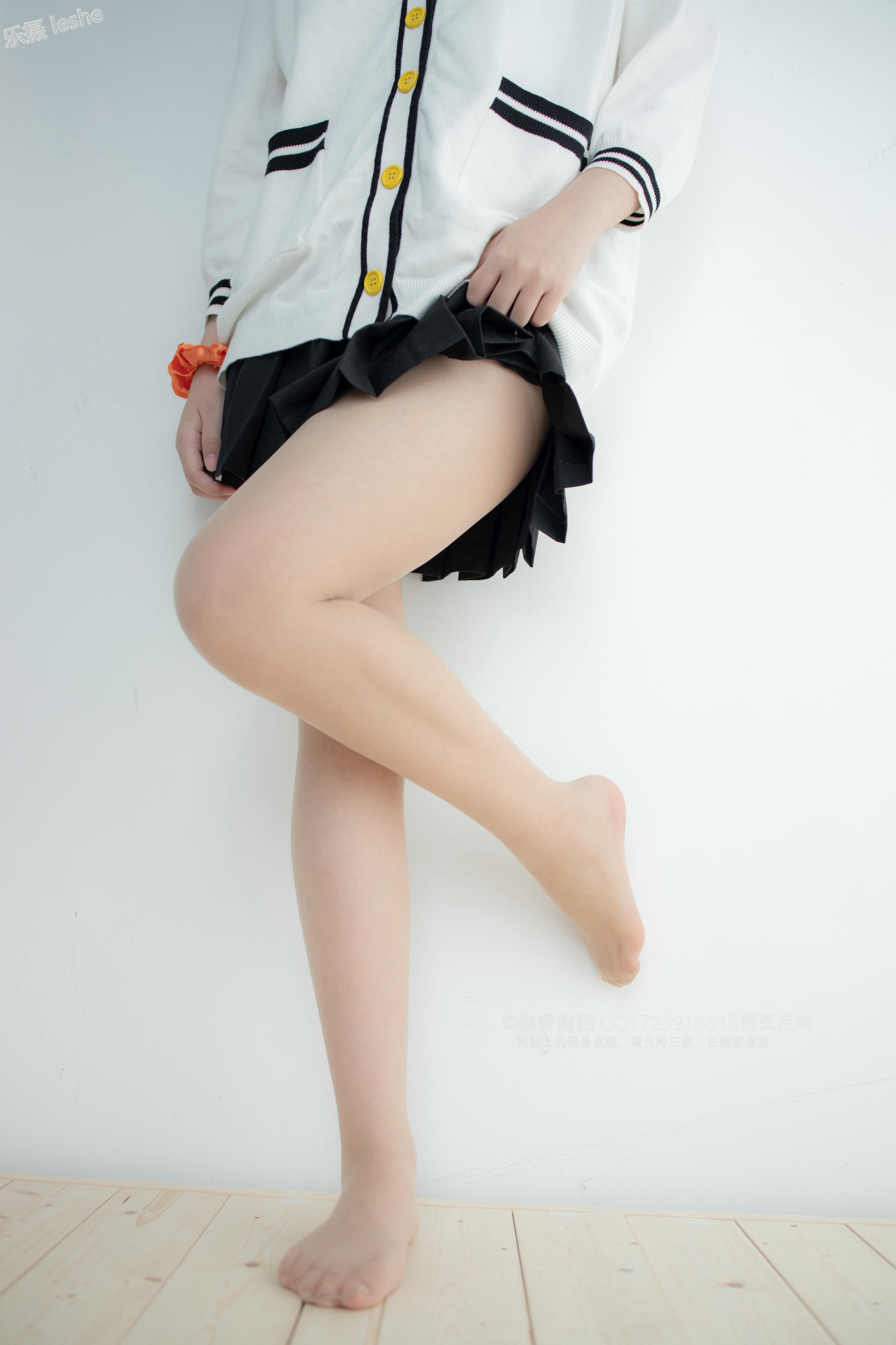 森萝财团 X-055 20D肉丝短棉袜踩物 [93P1V-2.41GB]_第2集