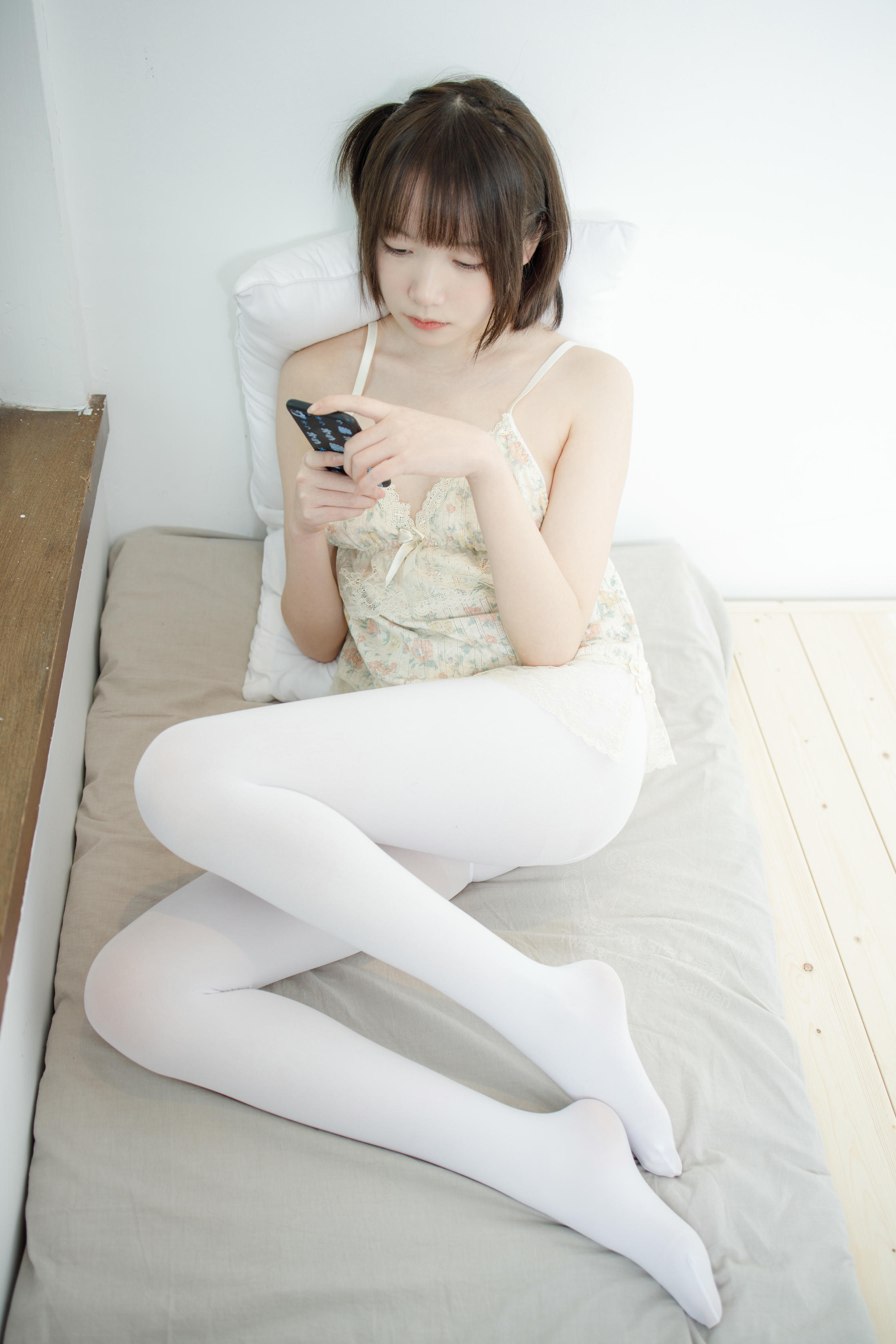 森萝财团 X-057 吊带短裙50D白丝 [83P1V-2.76GB]_第1集