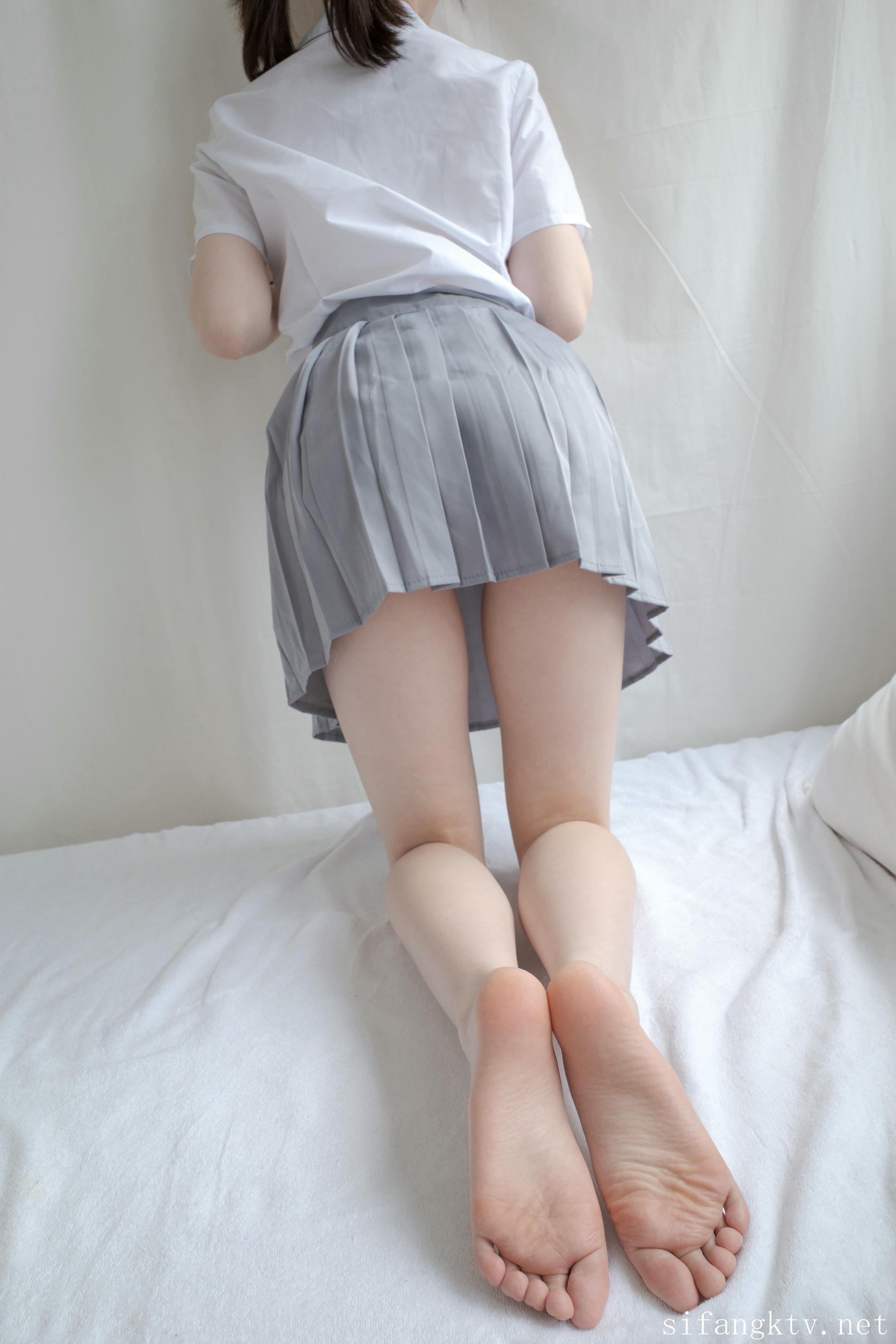森萝财团 写真 内部 小糕 JK制服香蕉 [166P1V-5.89G]_第6集