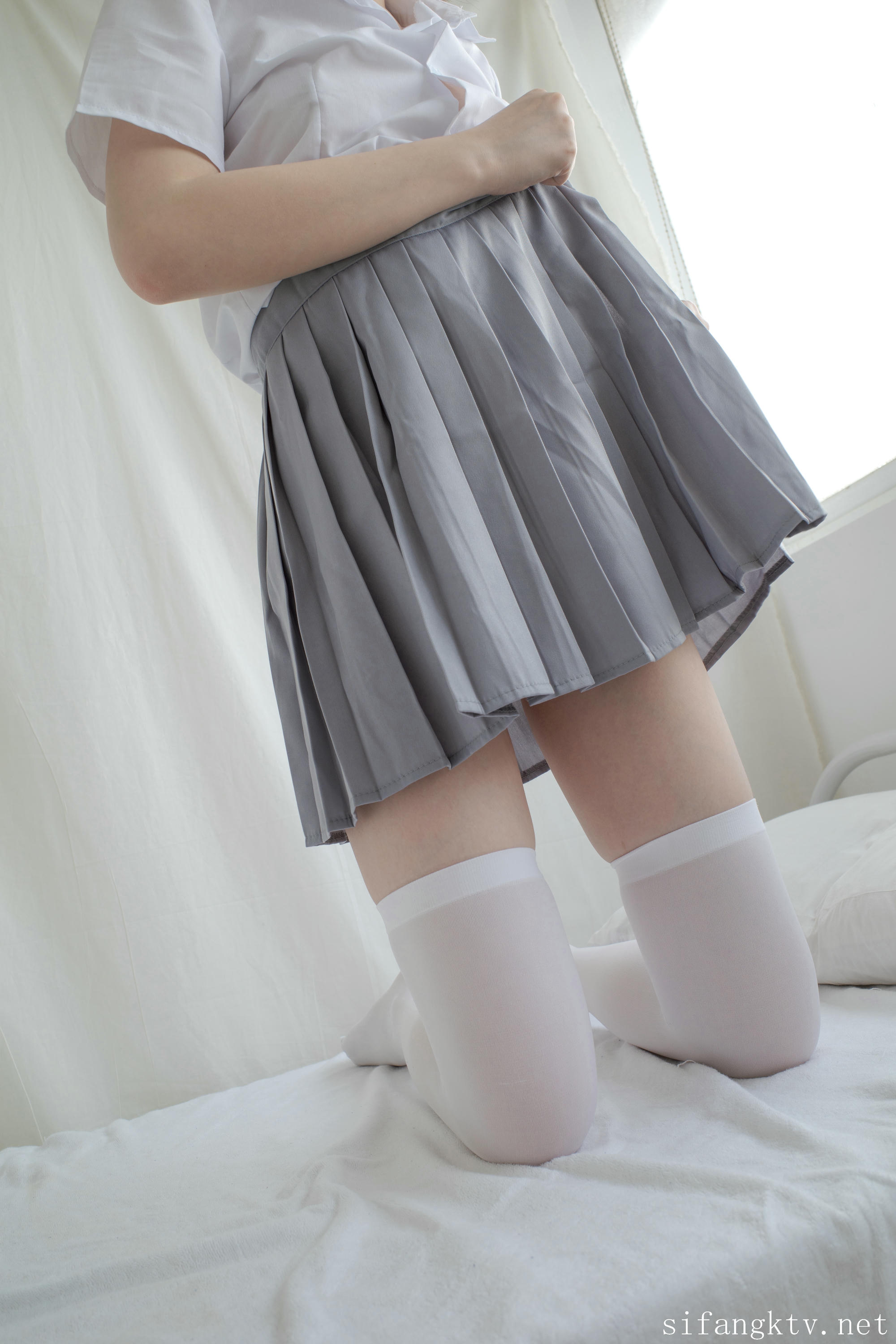 森萝财团 写真 内部 小糕 JK制服香蕉 [166P1V-5.89G]_第2集