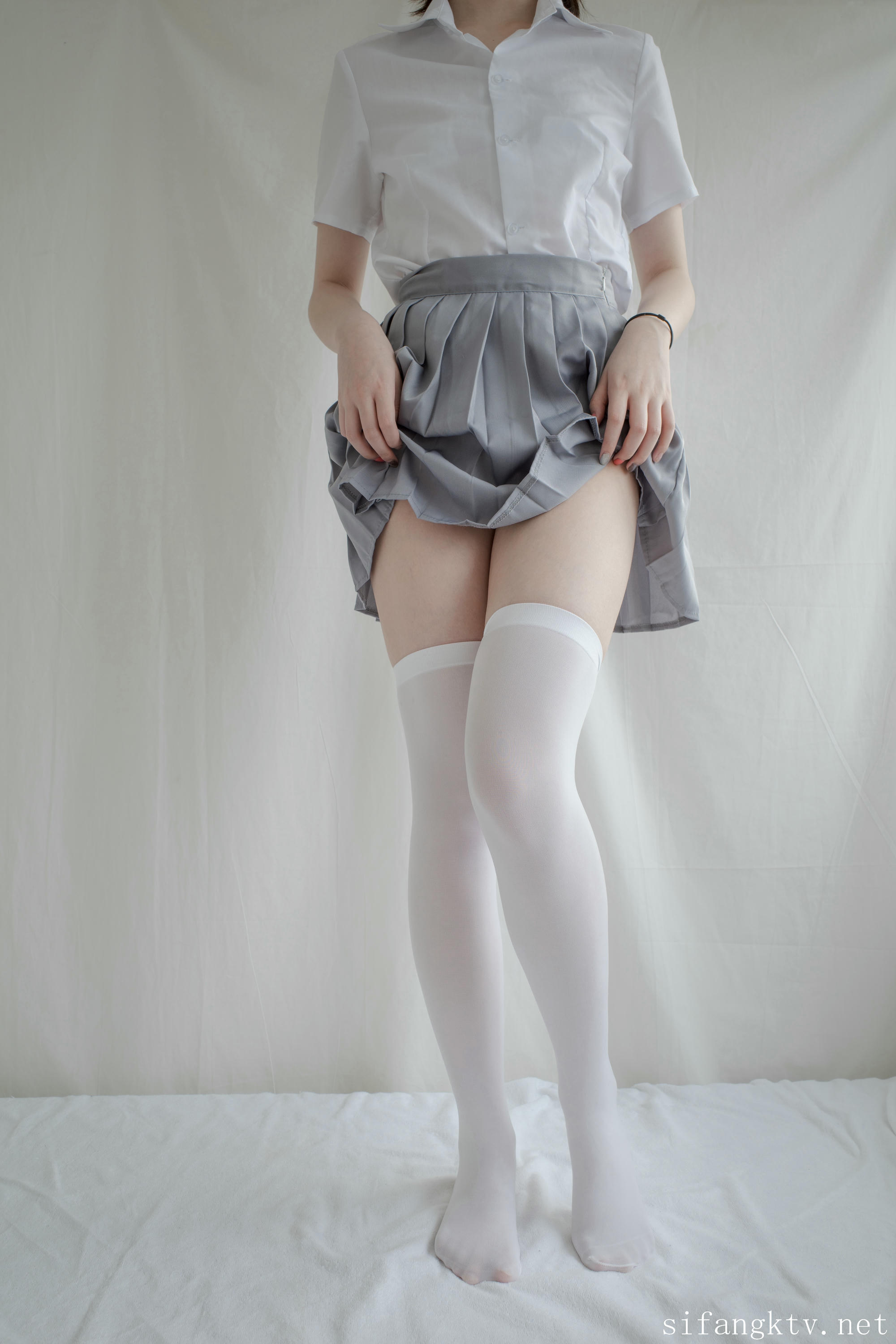 森萝财团 写真 内部 小糕 JK制服香蕉 [166P1V-5.89G]_第5集