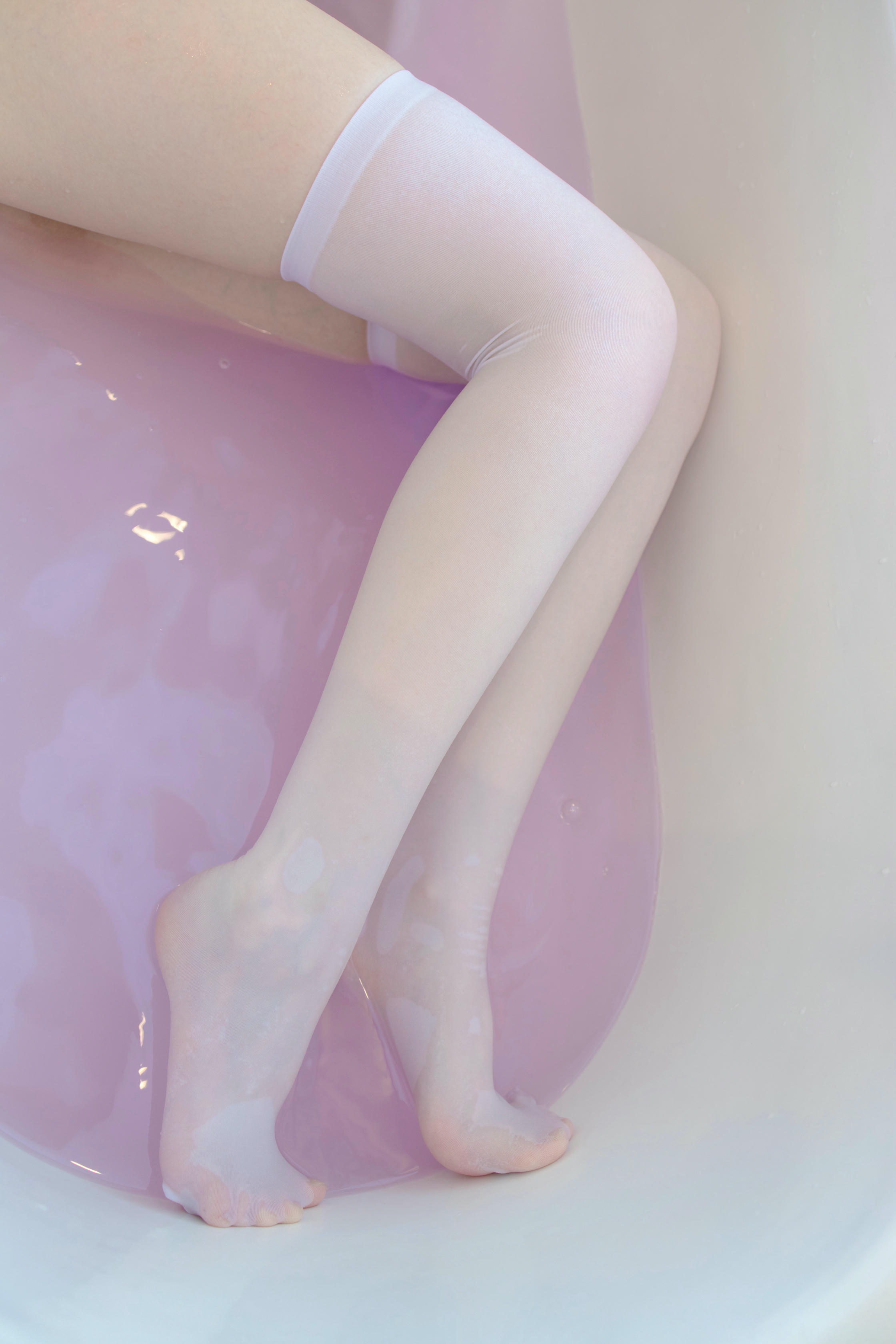 森萝财团 写真 内部 小糕 浴缸 [188P1V-5.76G]_第7集