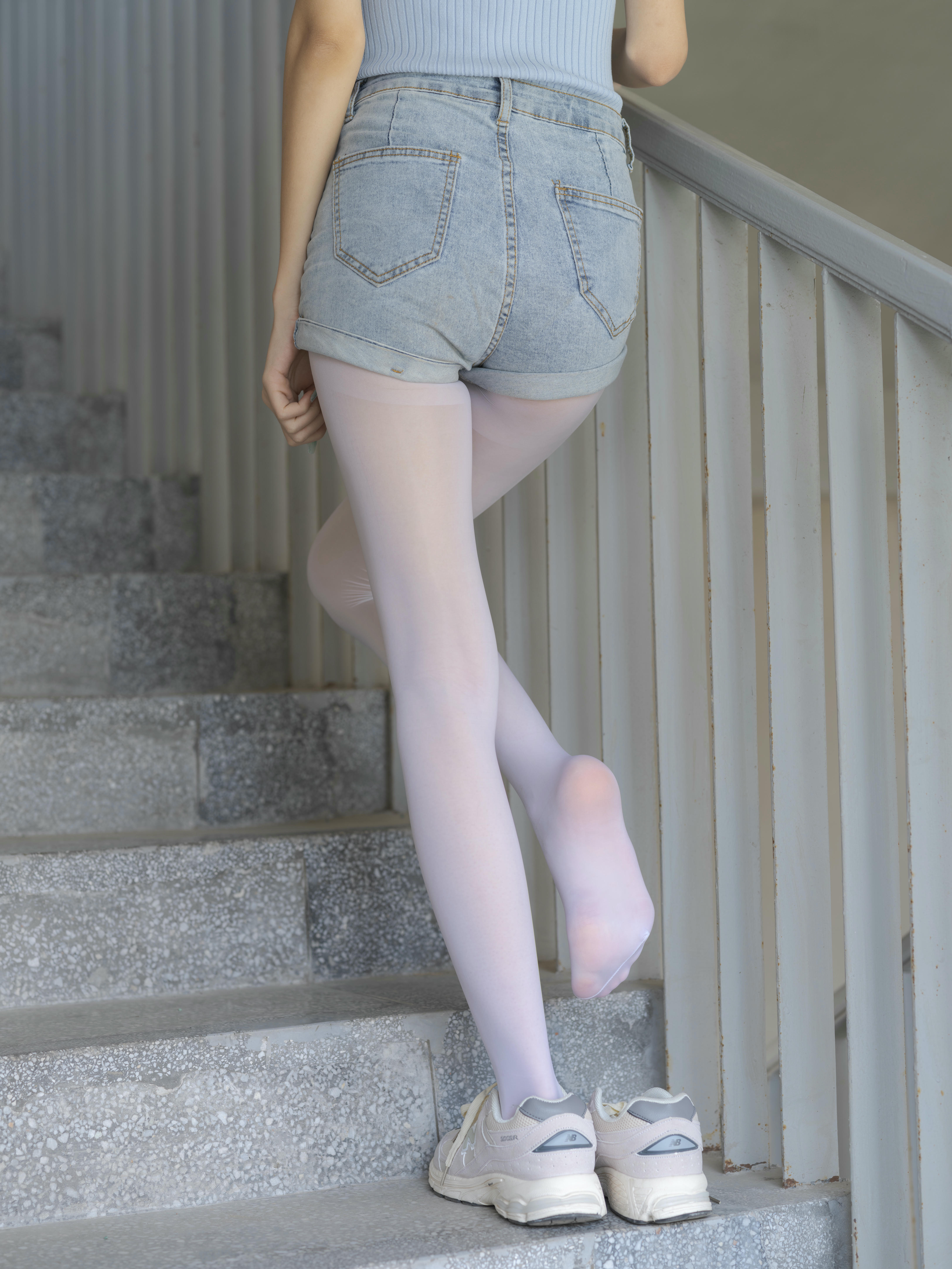 森萝财团 写真 媛媛 001 试拍 白丝 15D 超薄 超密植绒 [59P1V-3.20GB]_第1集