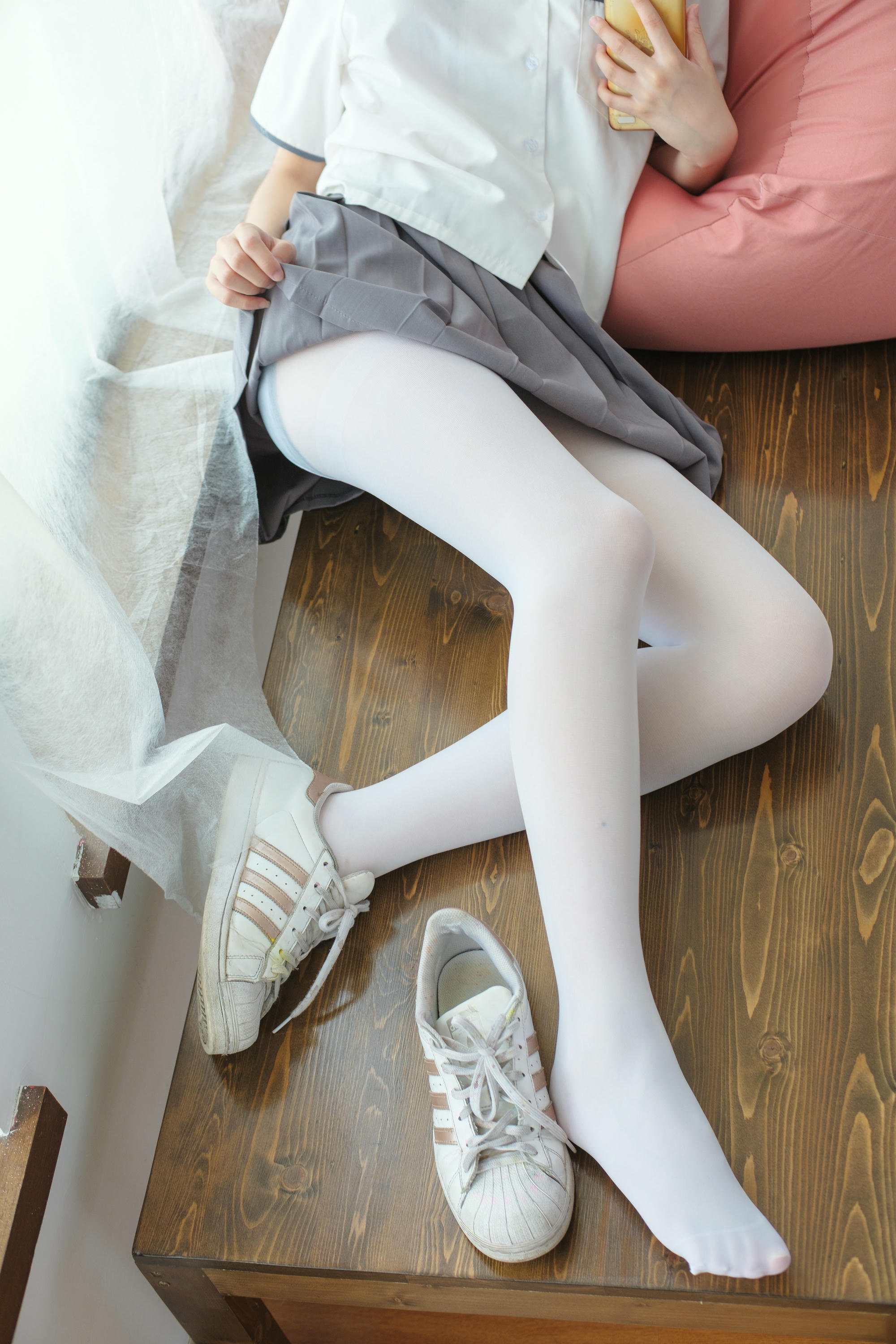 森萝财团 BETA-026 红色校服肉丝美足少女 [78P-737MB]_第1集