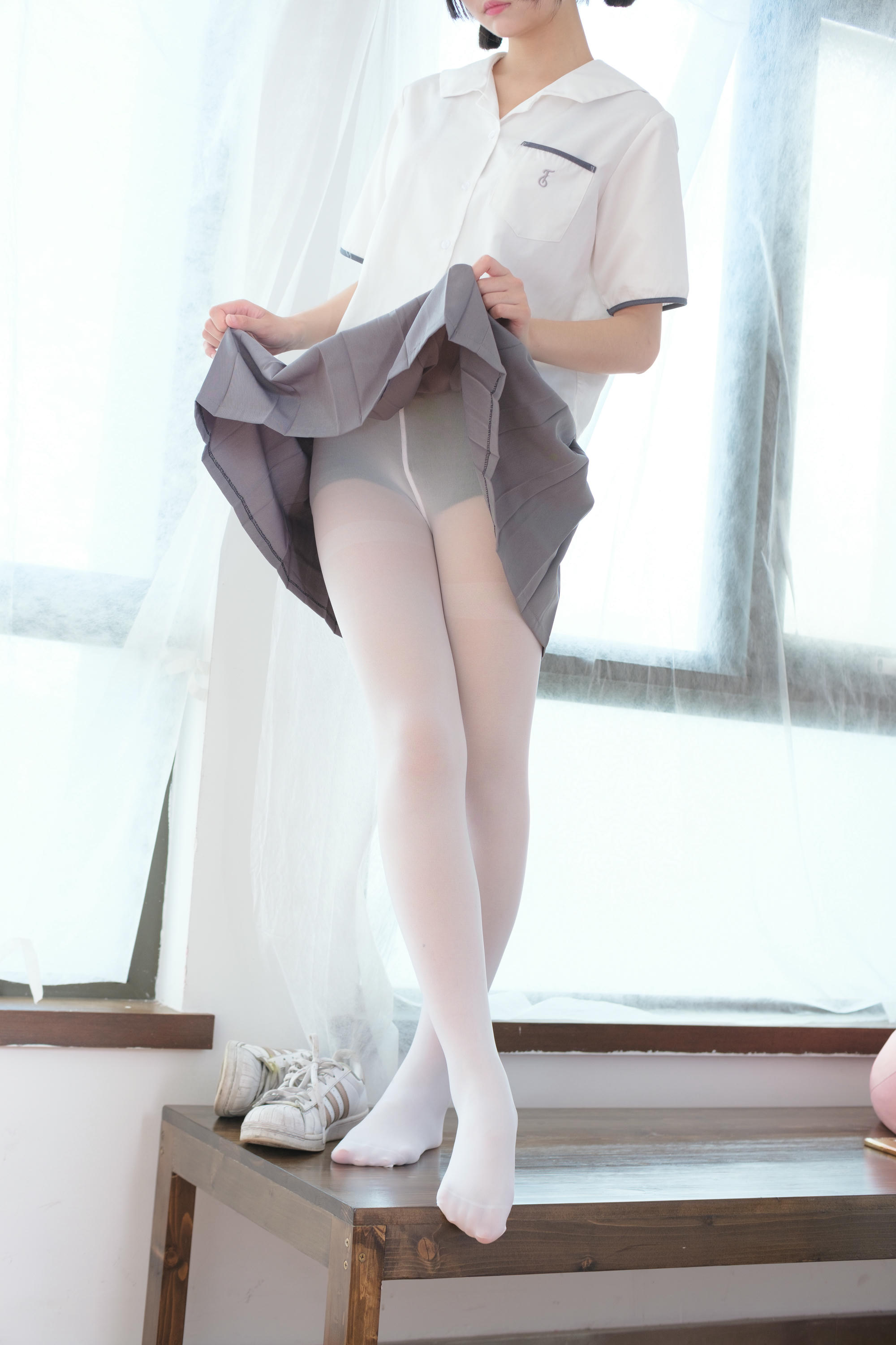 森萝财团 BETA-026 红色校服肉丝美足少女 [78P-737MB]_第1集