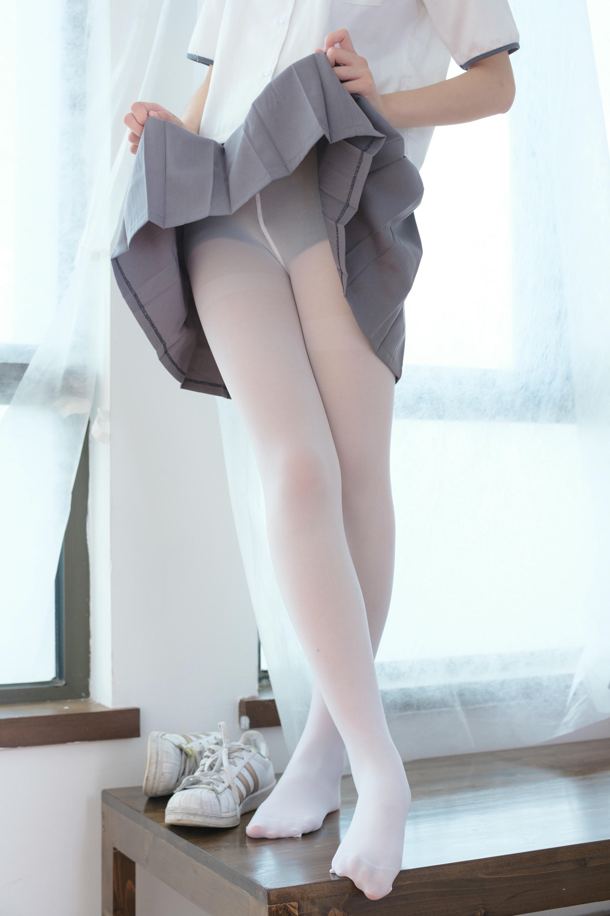 森萝财团 BETA-026 红色校服肉丝美足少女 [78P-737MB]_第1集