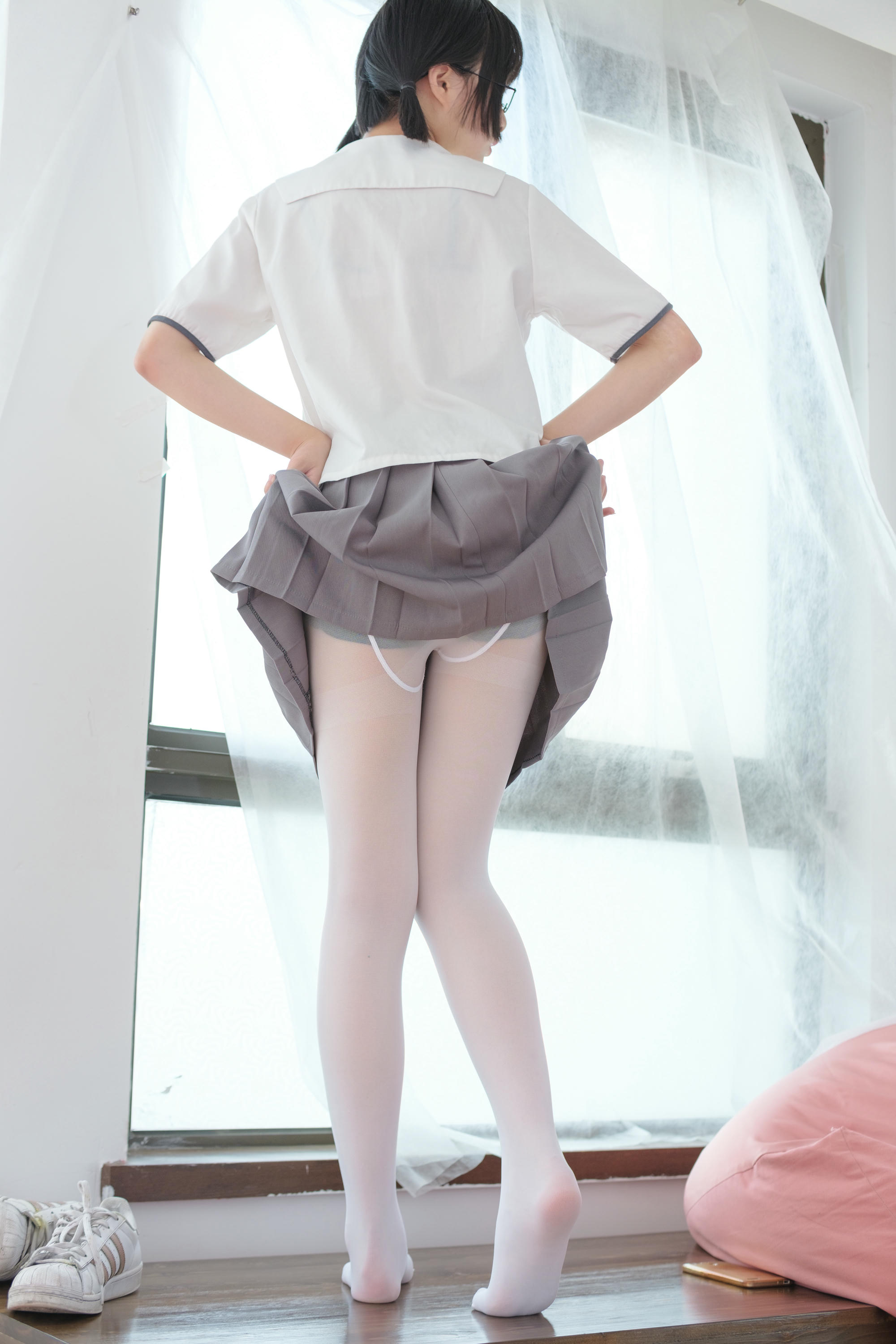 森萝财团 BETA-026 红色校服肉丝美足少女 [78P-737MB]_第1集