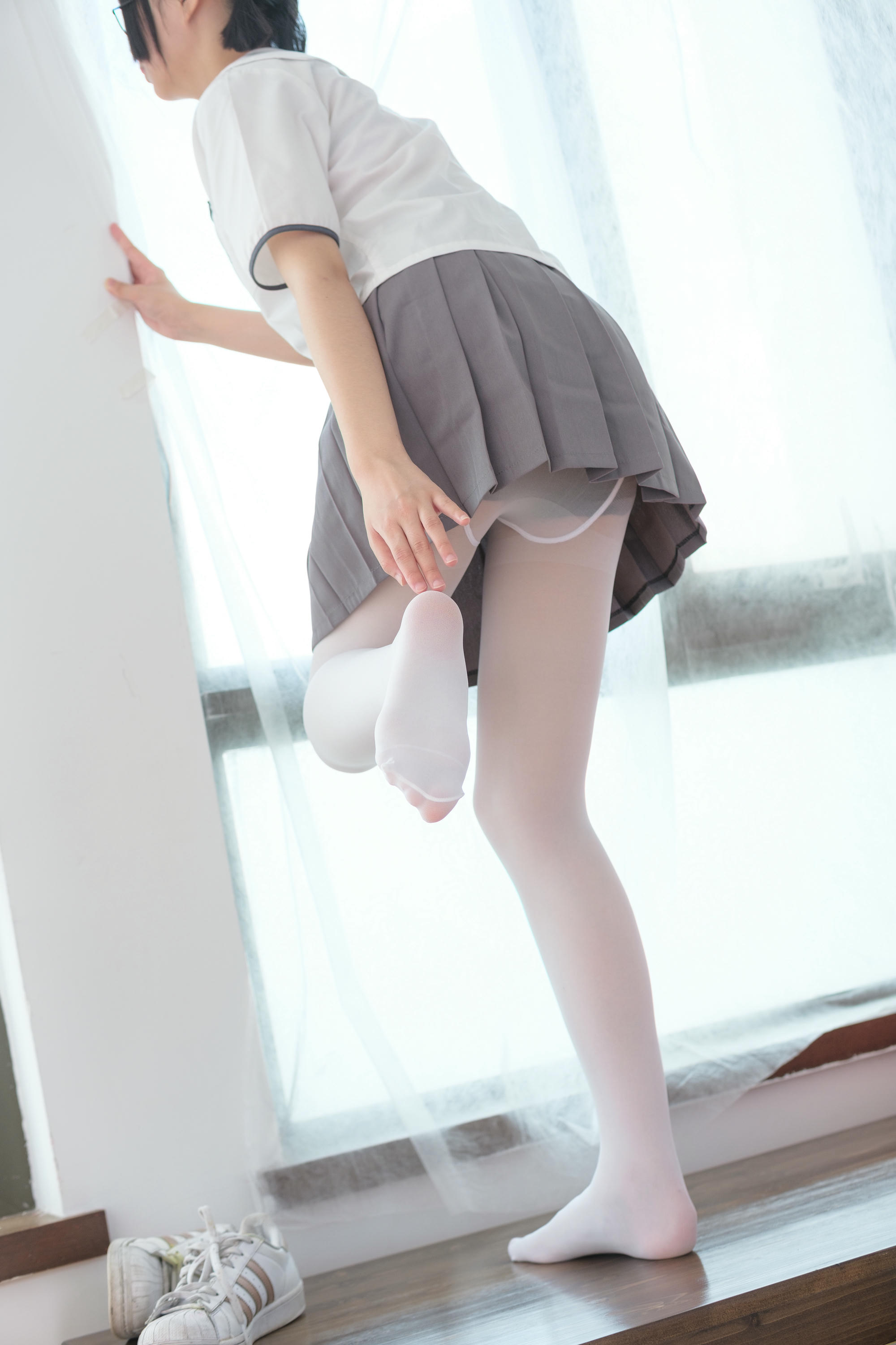 森萝财团 BETA-026 红色校服肉丝美足少女 [78P-737MB]_第1集