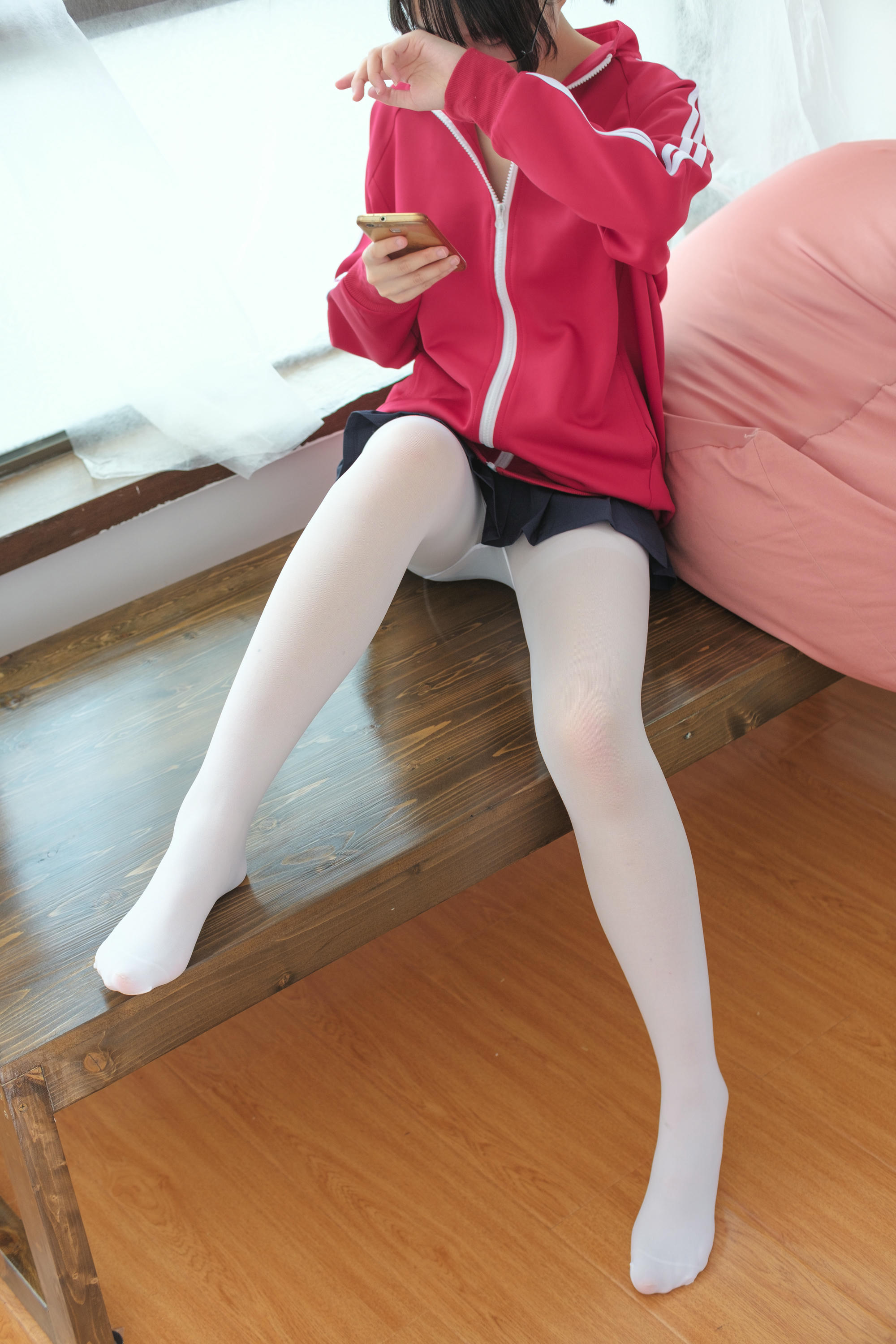 森萝财团 BETA-026 红色校服肉丝美足少女 [78P-737MB]_第2集
