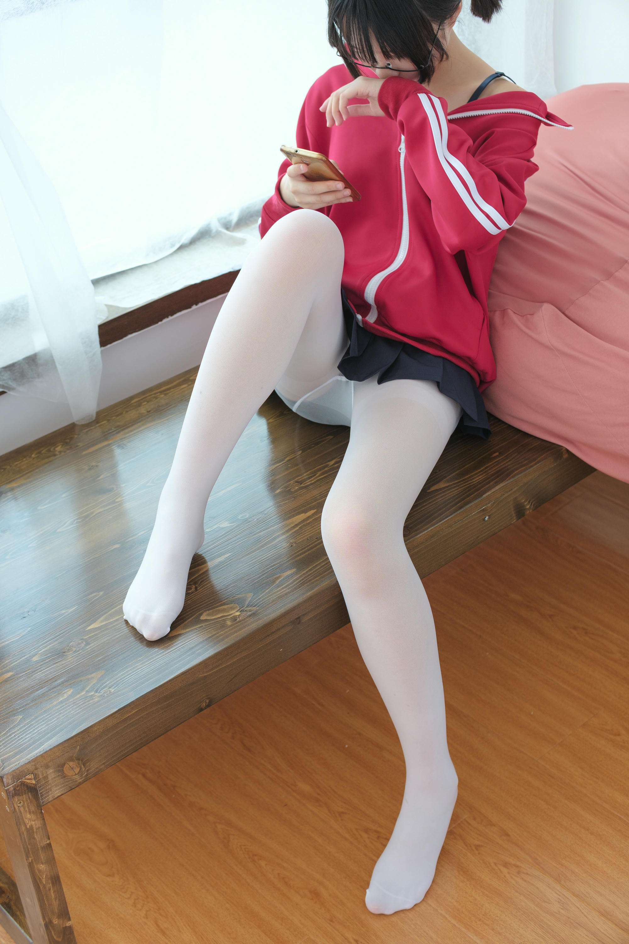 森萝财团 BETA-026 红色校服肉丝美足少女 [78P-737MB]_第2集