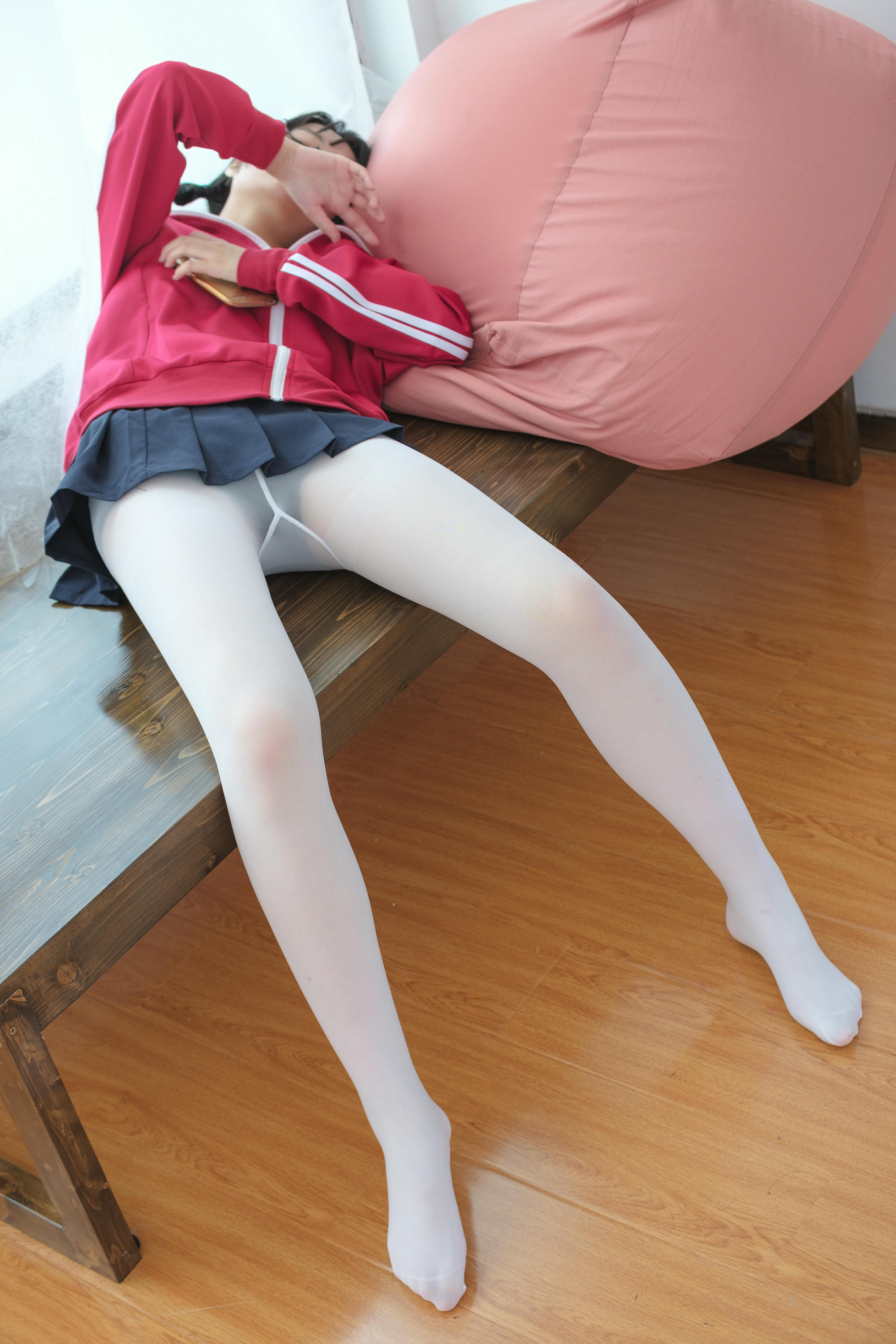 森萝财团 BETA-026 红色校服肉丝美足少女 [78P-737MB]_第2集