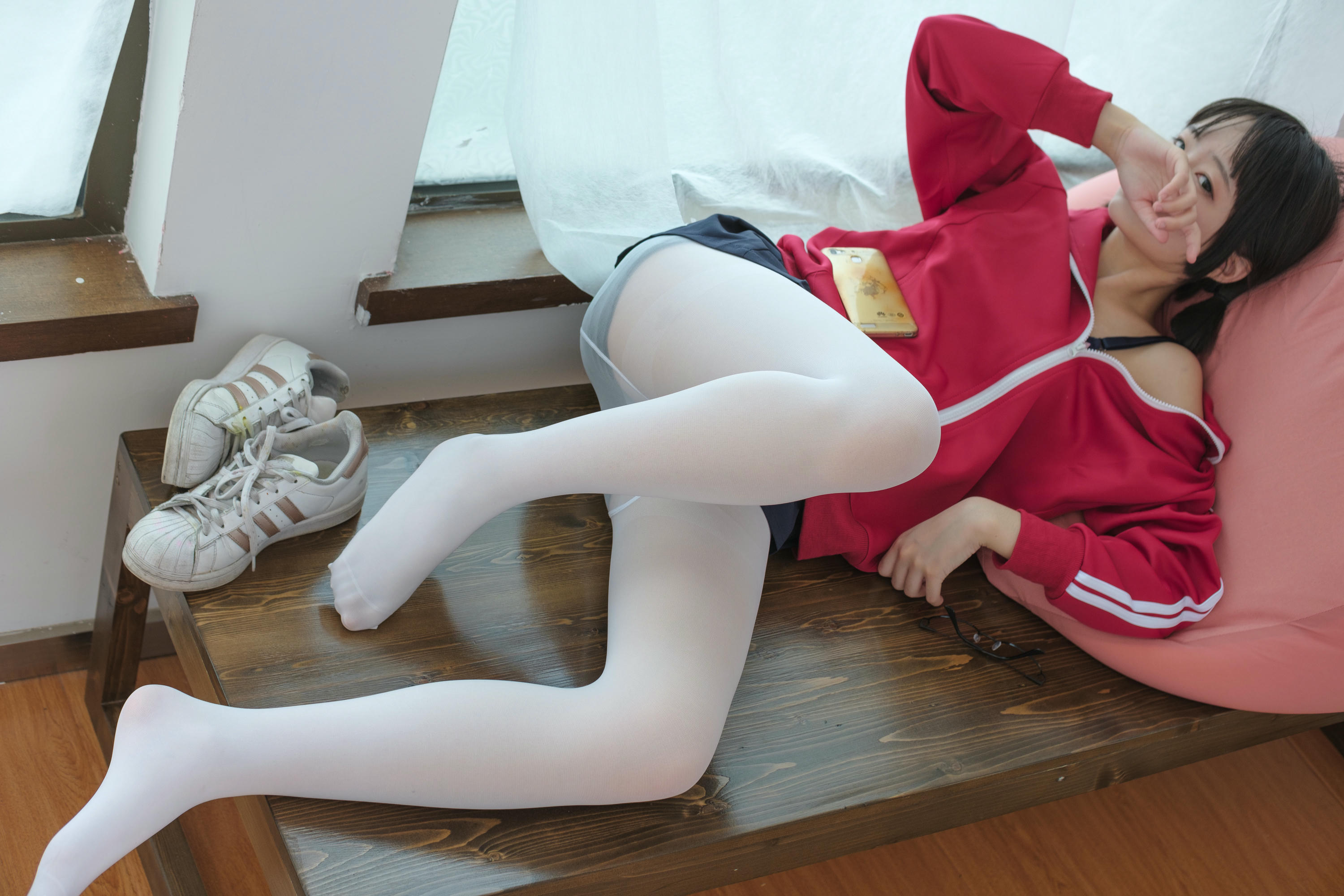 森萝财团 BETA-026 红色校服肉丝美足少女 [78P-737MB]_第2集