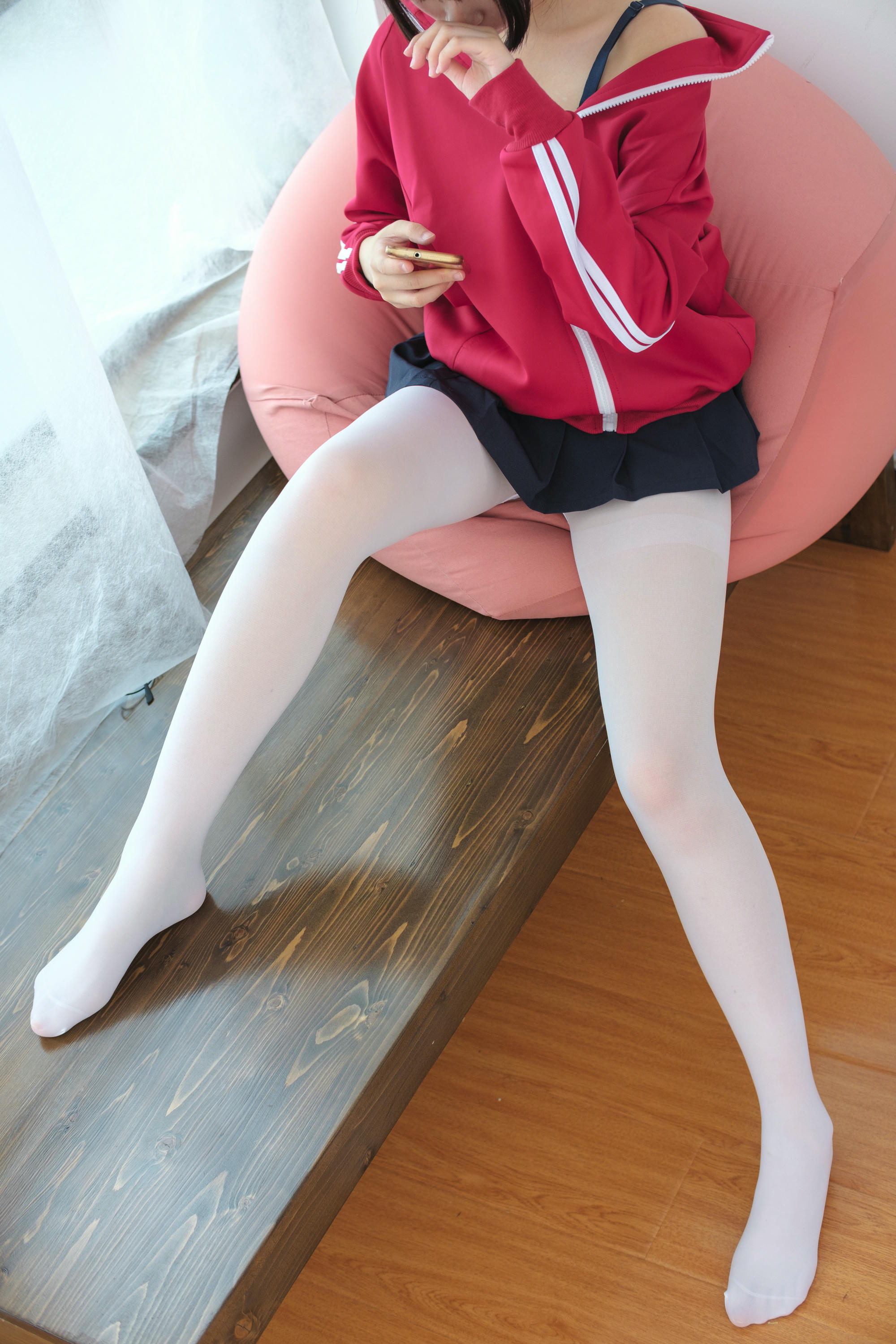 森萝财团 BETA-026 红色校服肉丝美足少女 [78P-737MB]_第2集