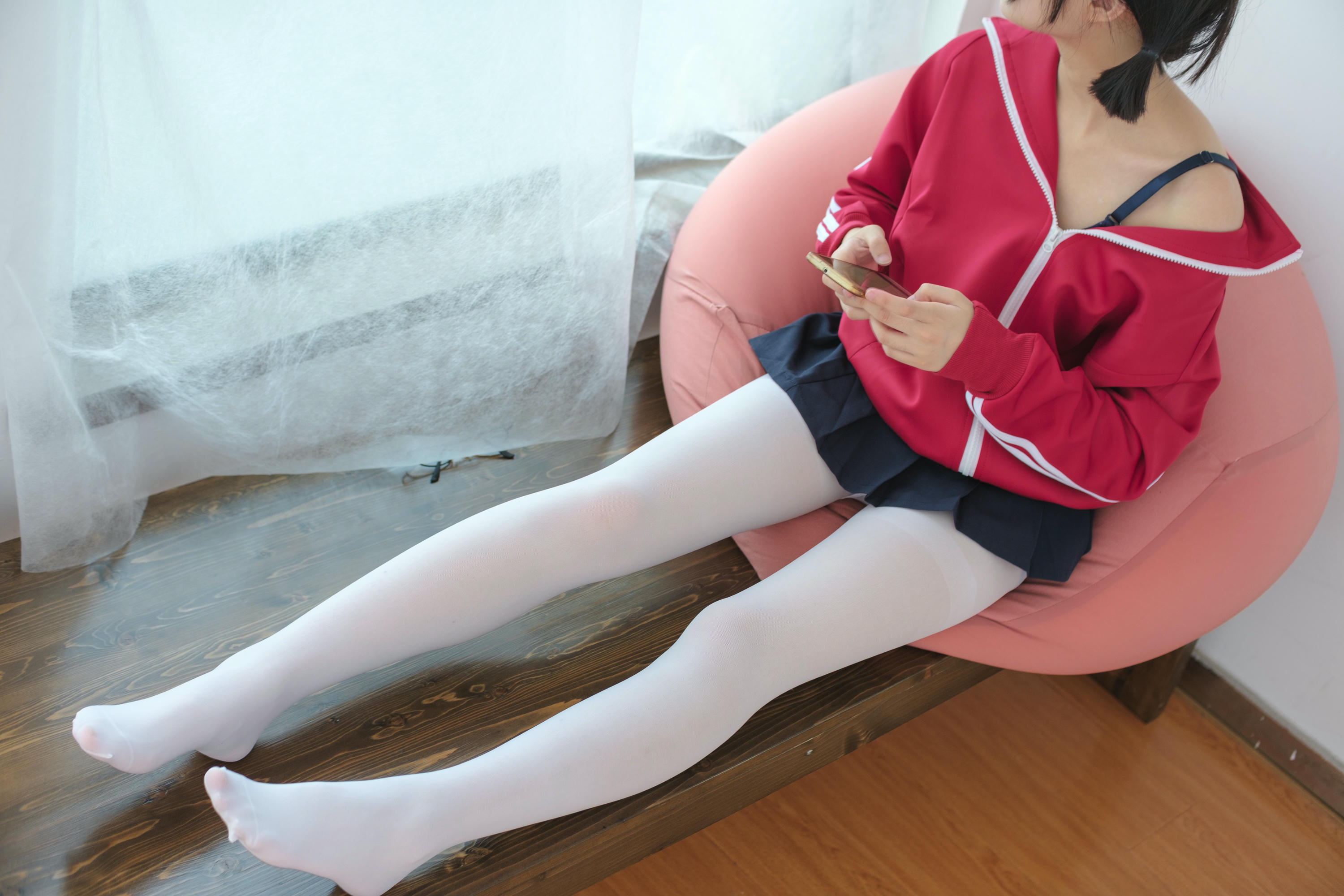 森萝财团 BETA-026 红色校服肉丝美足少女 [78P-737MB]_第2集