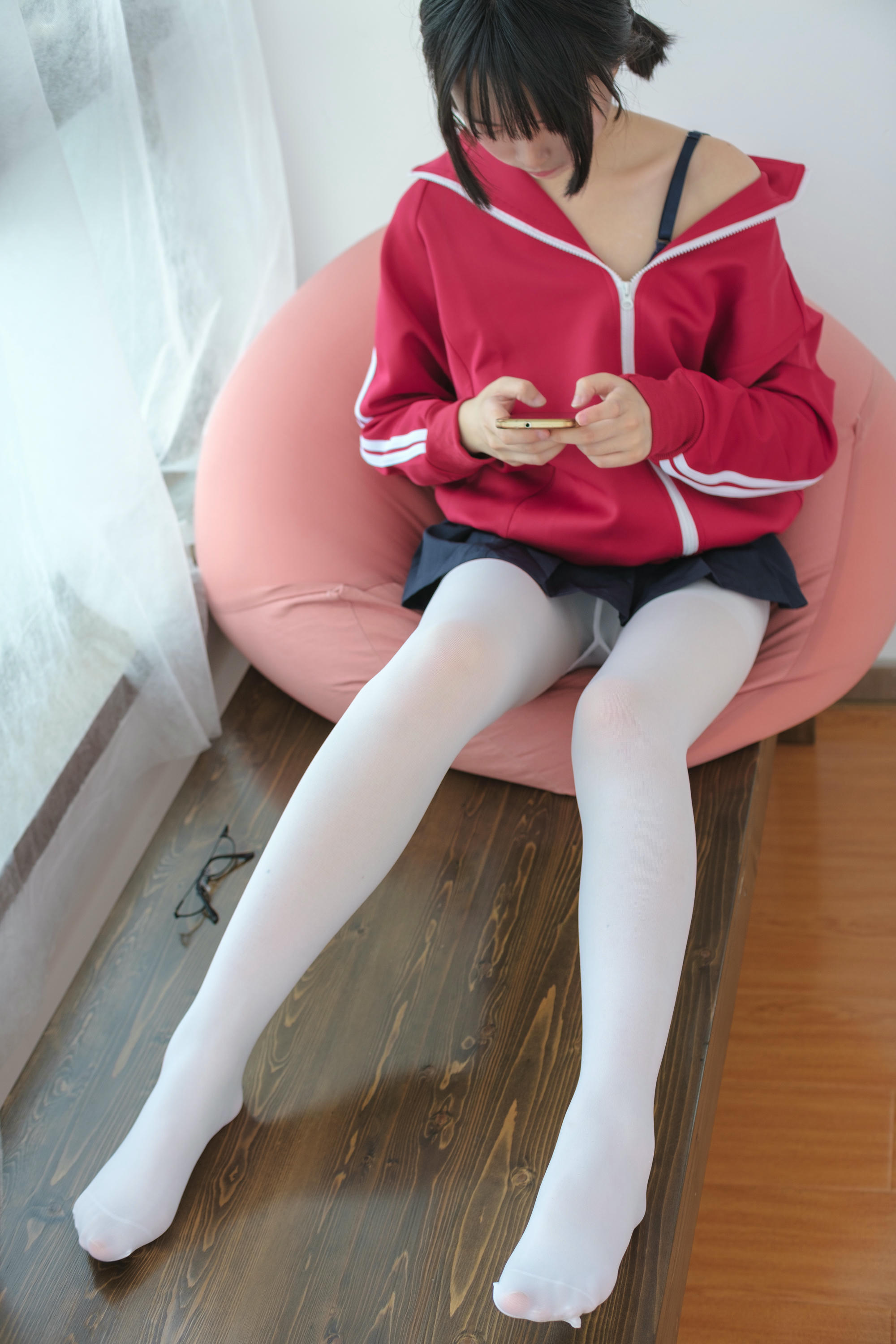 森萝财团 BETA-026 红色校服肉丝美足少女 [78P-737MB]_第2集