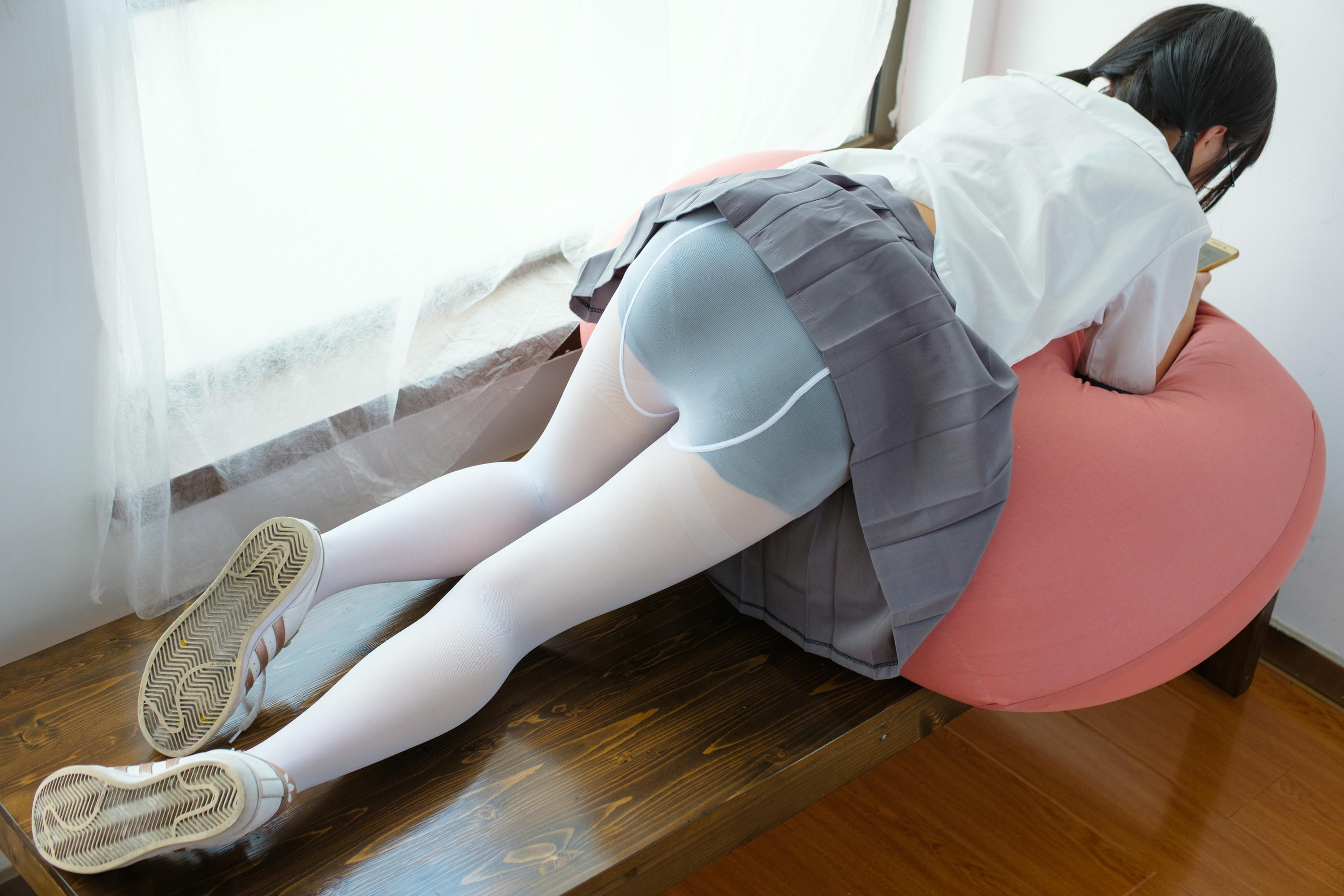森萝财团 BETA-026 红色校服肉丝美足少女 [78P-737MB]_第2集