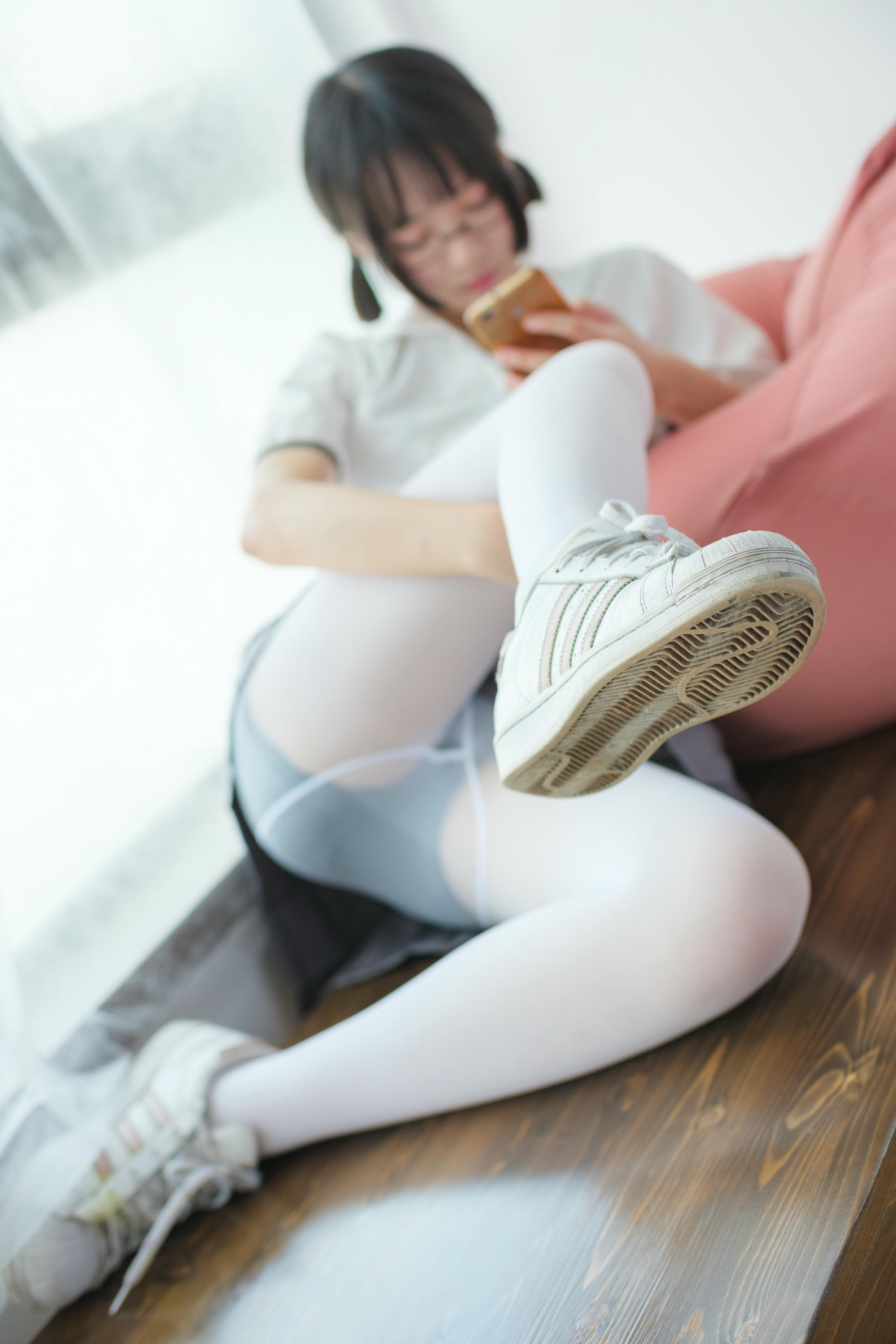 森萝财团 BETA-026 红色校服肉丝美足少女 [78P-737MB]_第1集