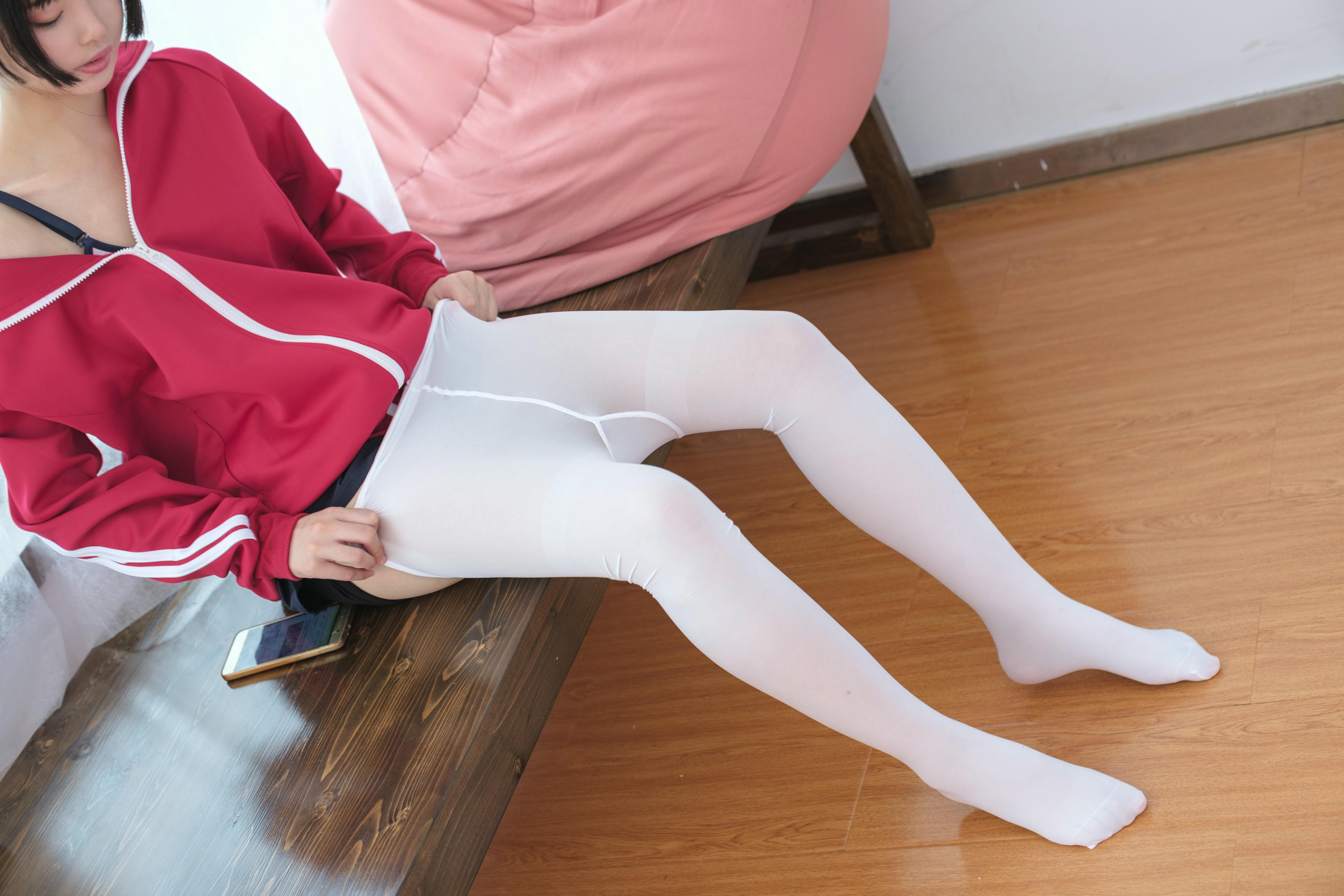 森萝财团 BETA-026 红色校服肉丝美足少女 [78P-737MB]_第3集