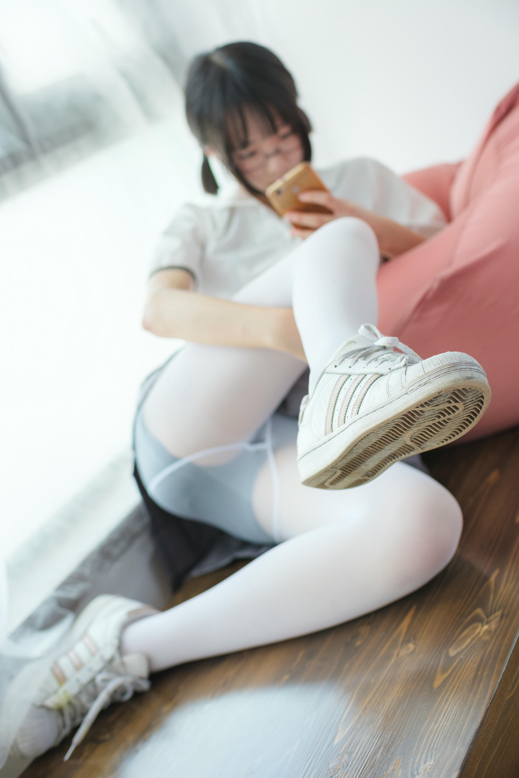 森萝财团 BETA-026 红色校服肉丝美足少女 [78P-737MB]_第1集