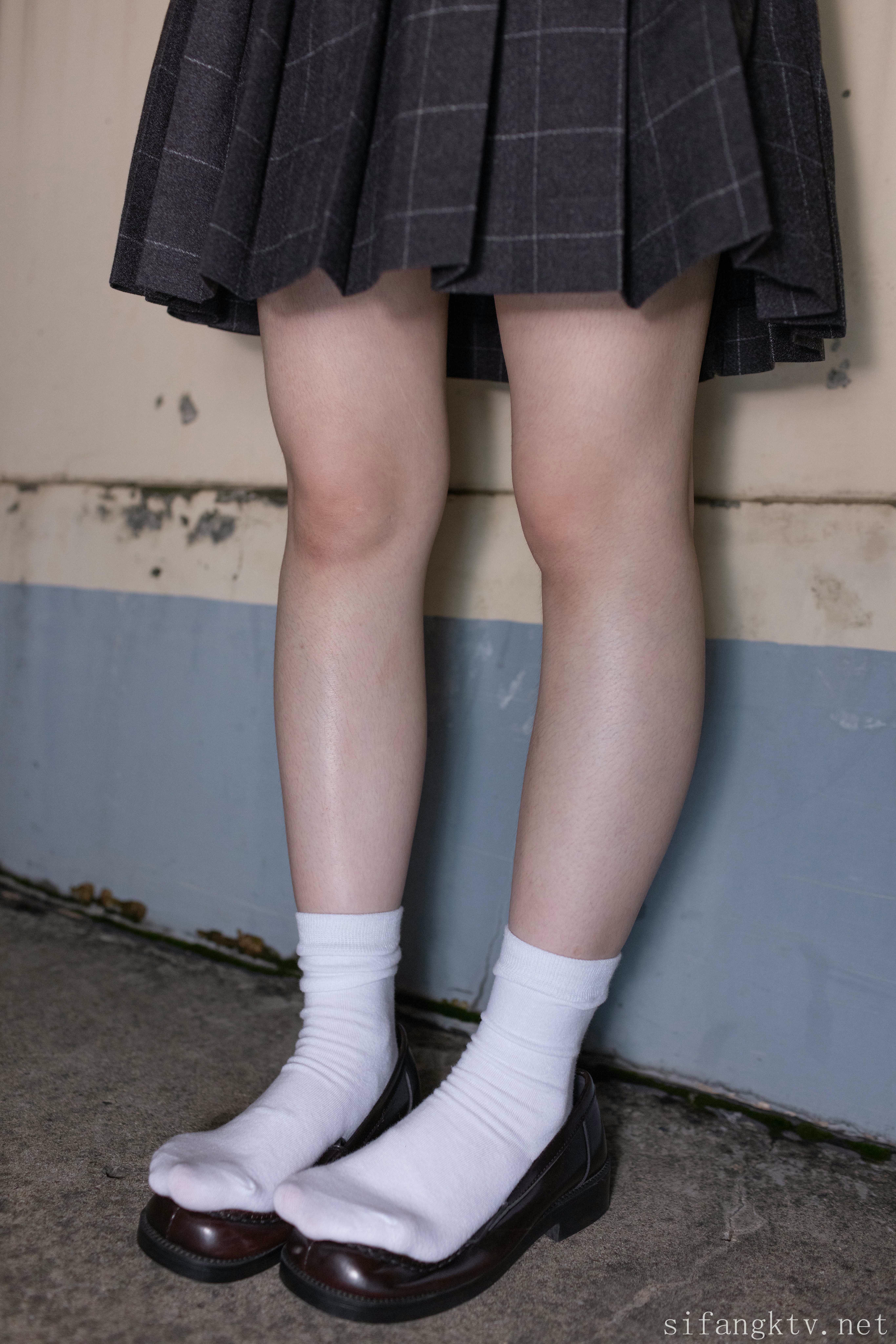 森萝财团 写真 小樱 万元定制 学生服 原版4K画质 [114P+2V／967MB]-视图_第3集