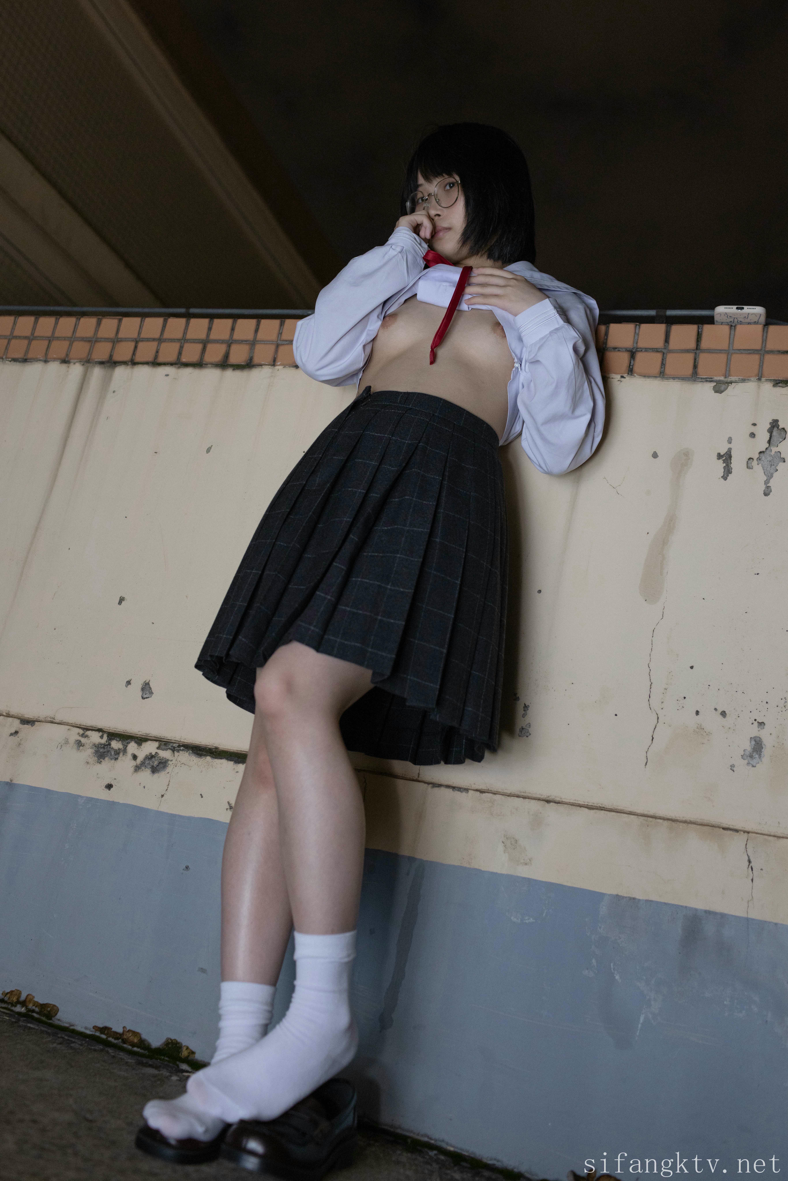 森萝财团 写真 小樱 万元定制 学生服 原版4K画质 [114P+2V／967MB]-视图_第3集