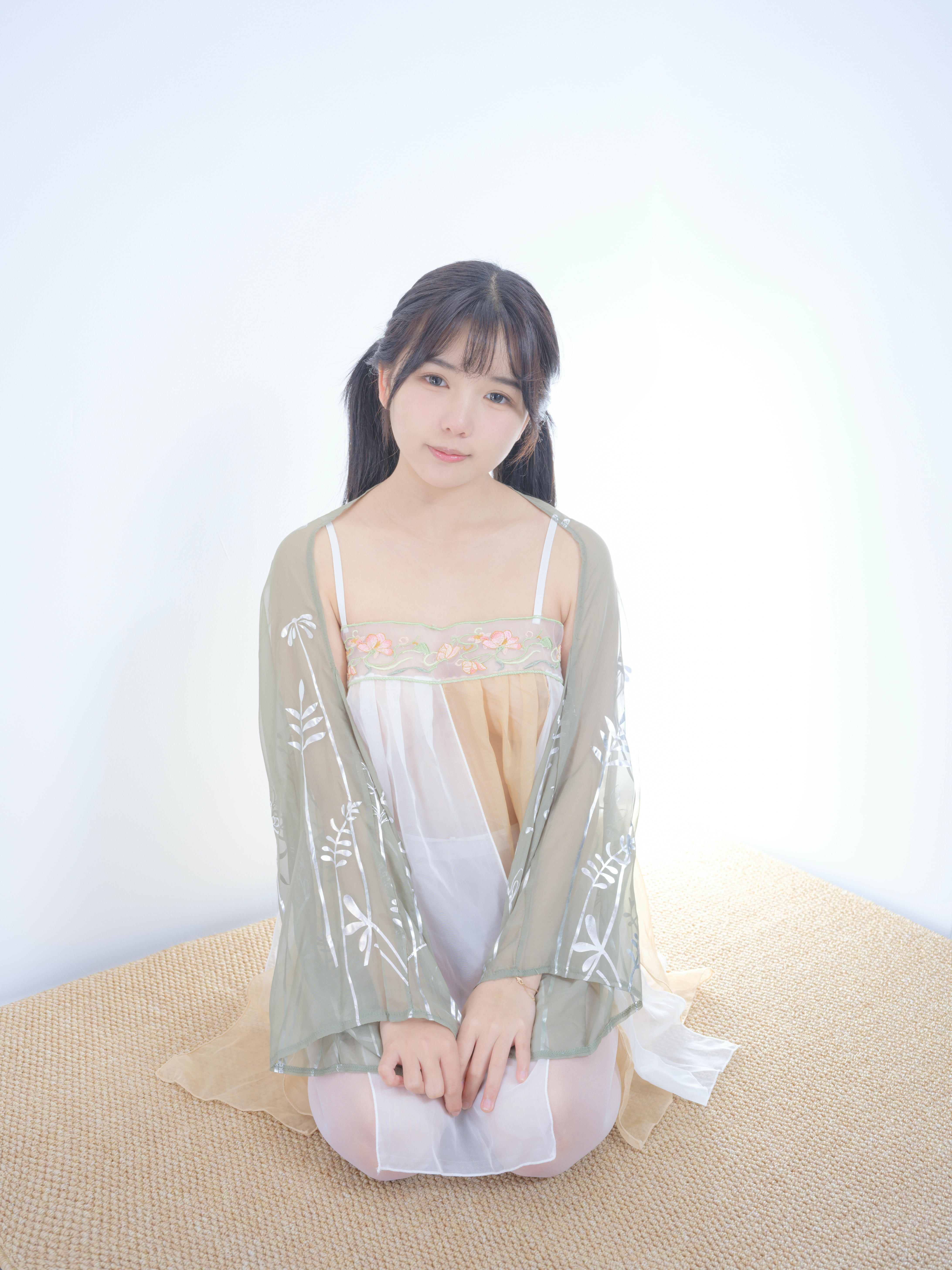 森萝财团 写真 晴涩-16E4K [78P1V 6.13GB]_第1集