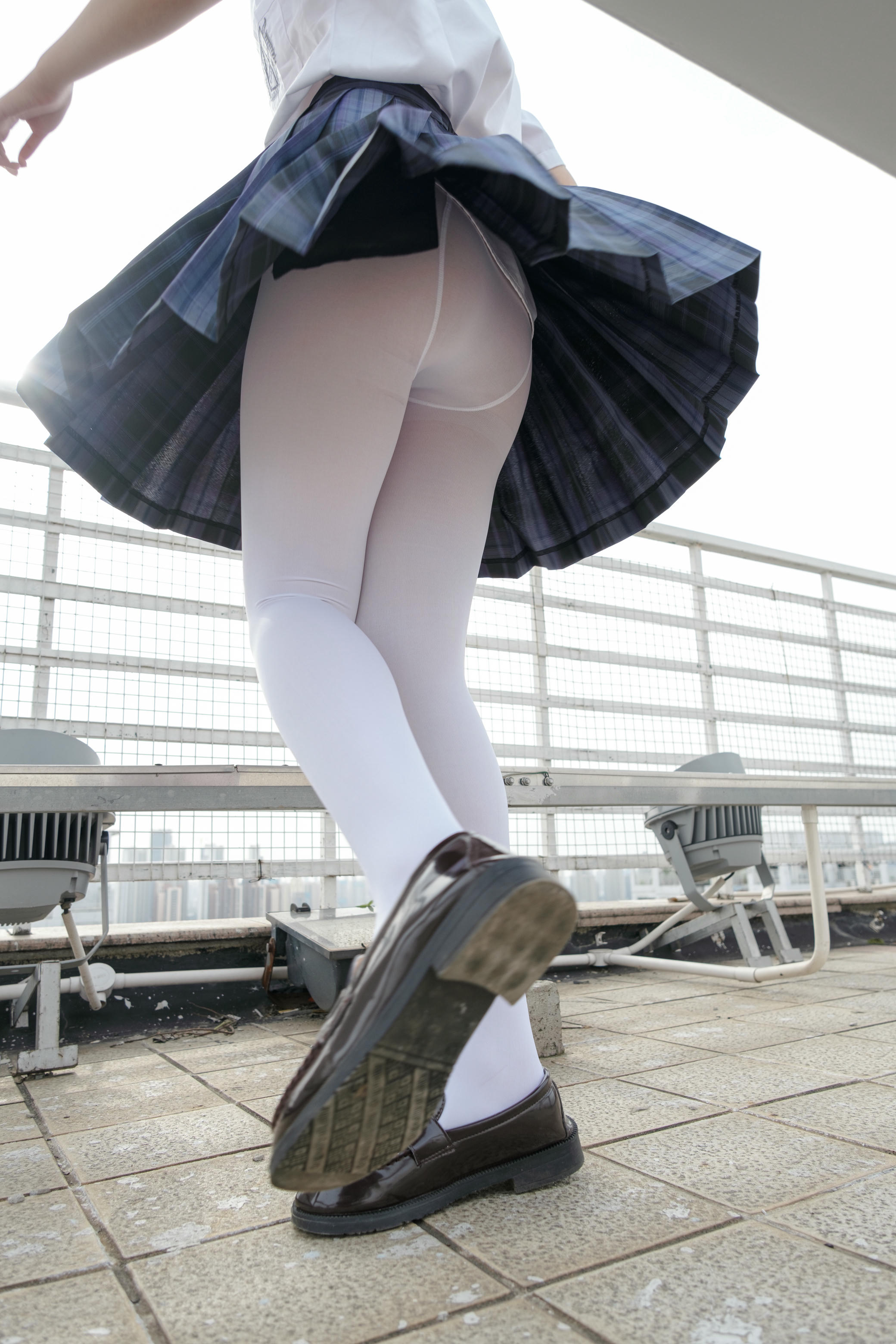 森萝财团 写真 月下-02 [102P1V 2.19 GB]_第1集