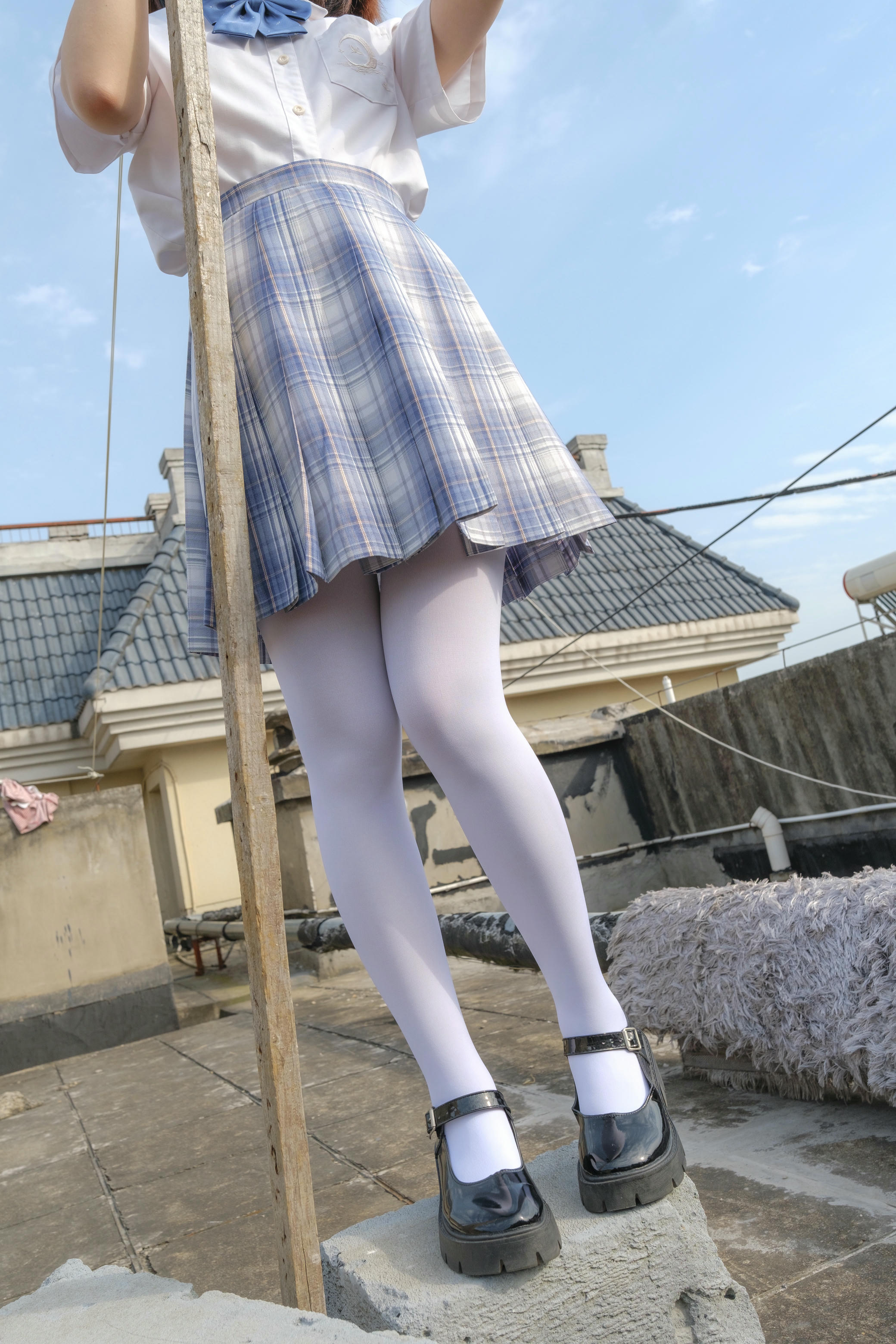 森萝财团 写真 月下-05 [74P1V 2.05 GB]_第1集