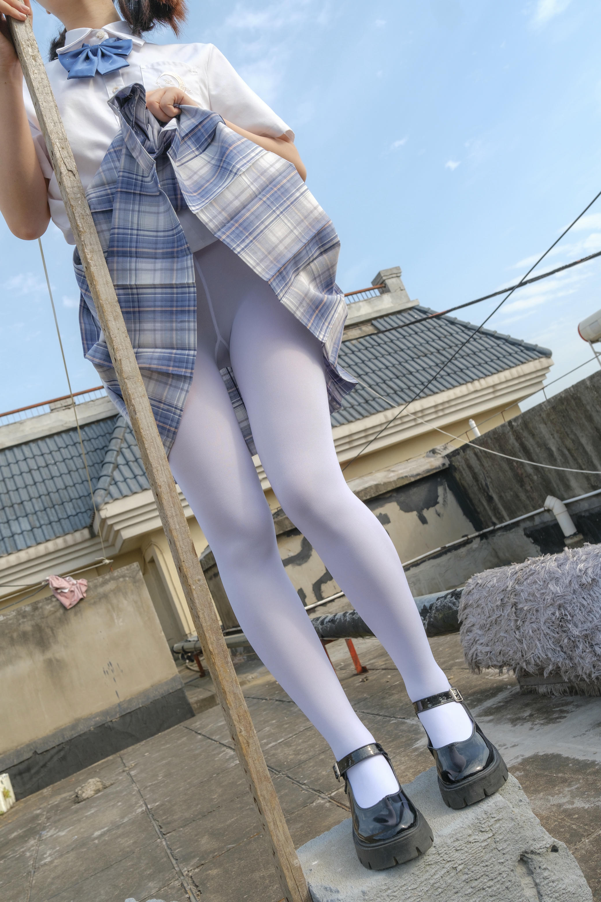 森萝财团 写真 月下-05 [74P1V 2.05 GB]_第1集