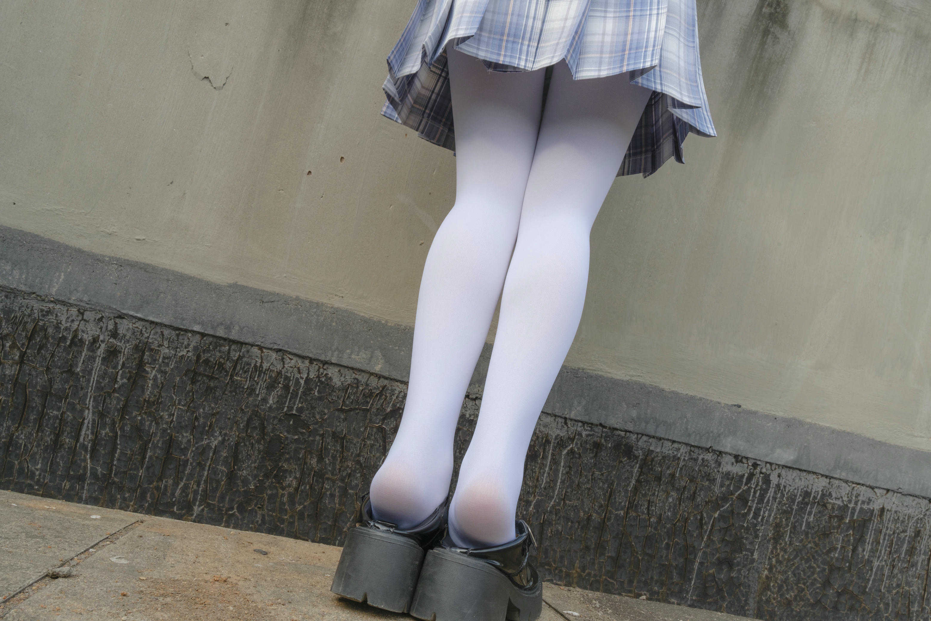 森萝财团 写真 月下-05 [74P1V 2.05 GB]_第2集
