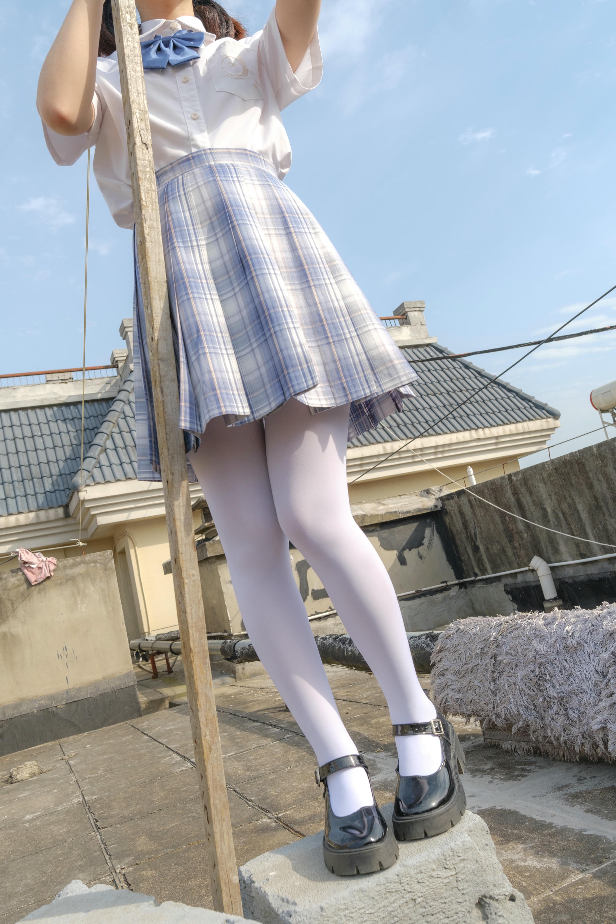 森萝财团 写真 月下-05 [74P1V 2.05 GB]_第1集