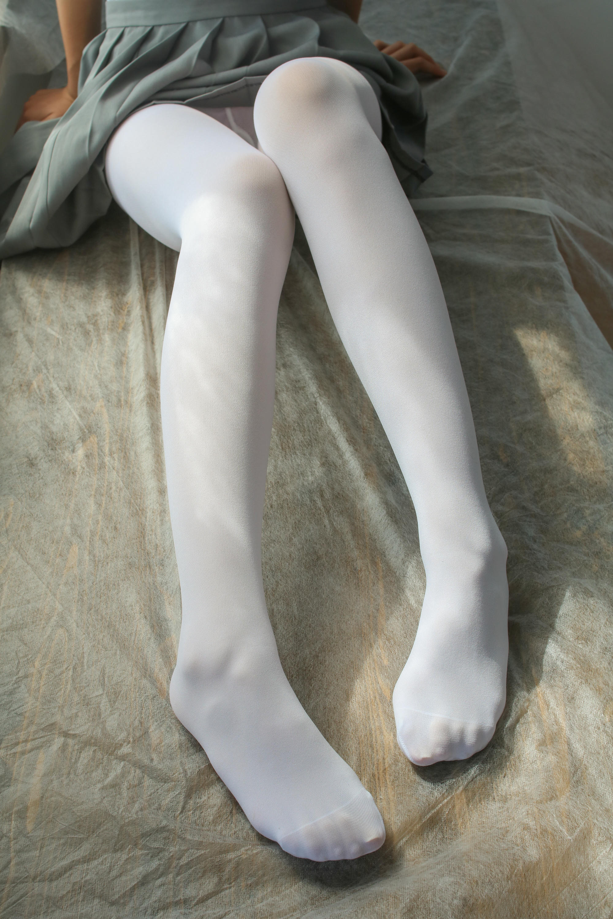 森萝财团 BETA-029 玩手机的白丝少女 [182P-1.61GB]_第1集