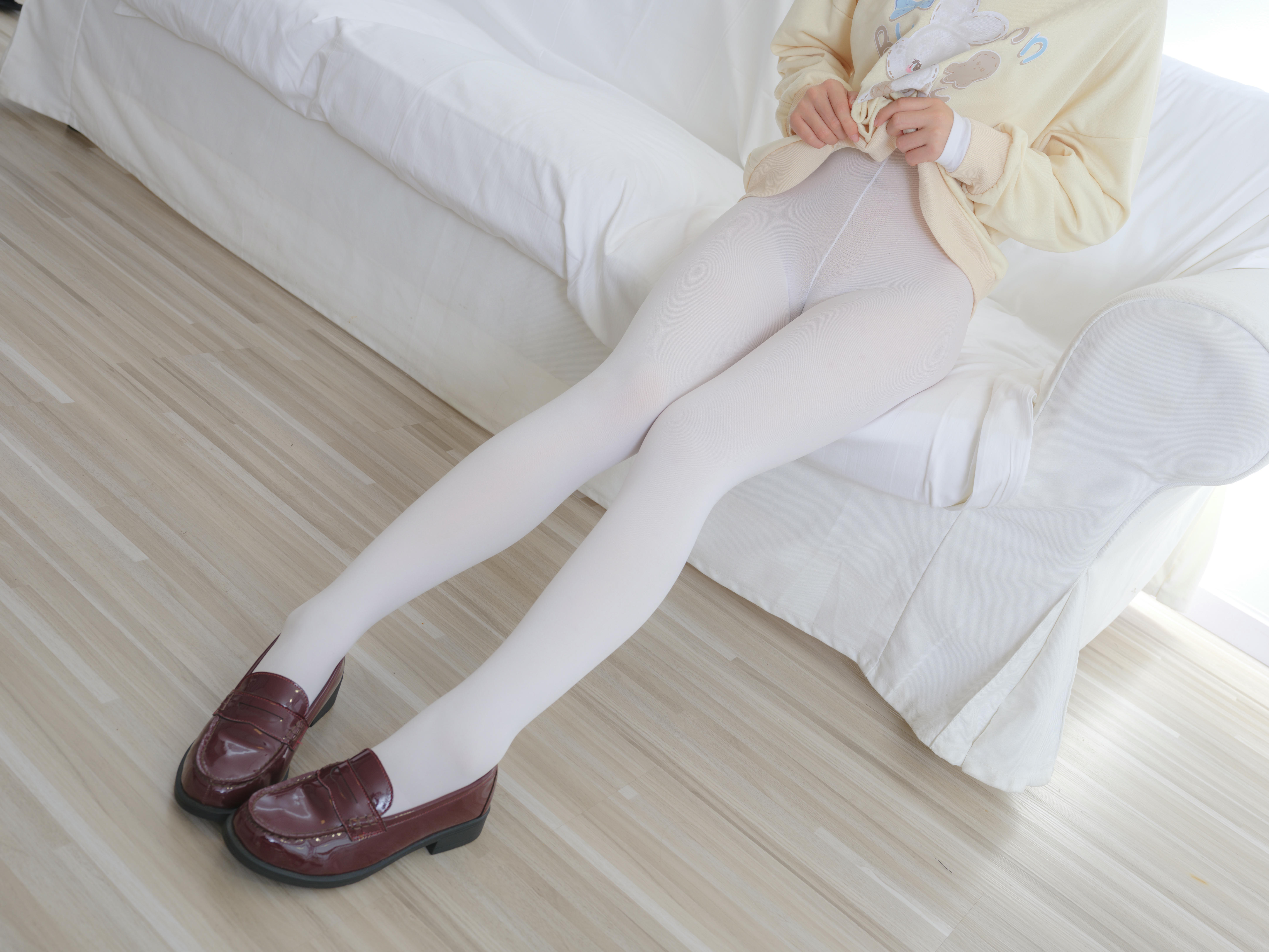 森萝财团 写真 雨云-04E4K[108P+1V／6.64GB]_第1集