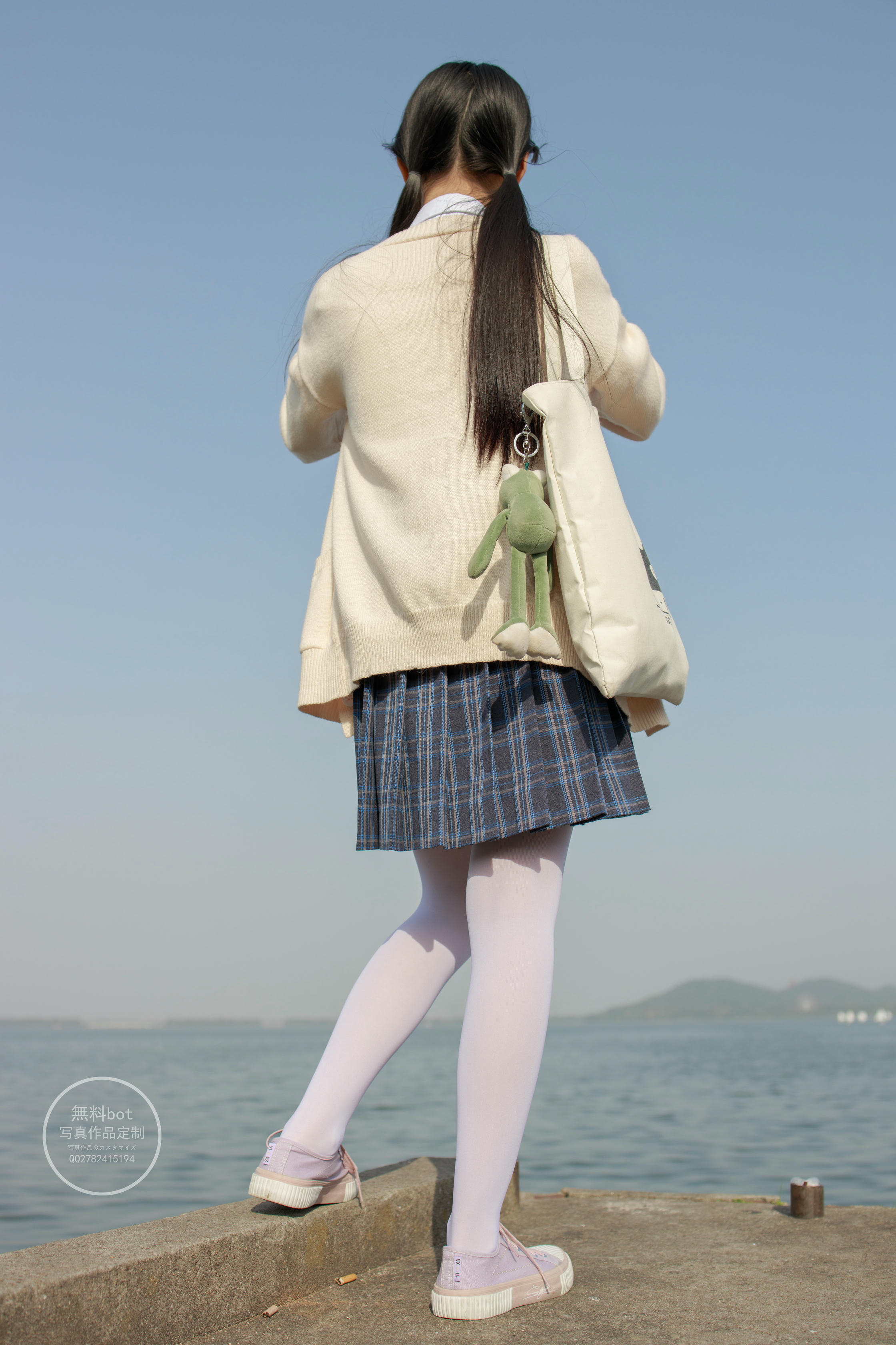 森萝财团 有料 NO.004 依依 湖边JK白丝 [76P／984MB]_第2集