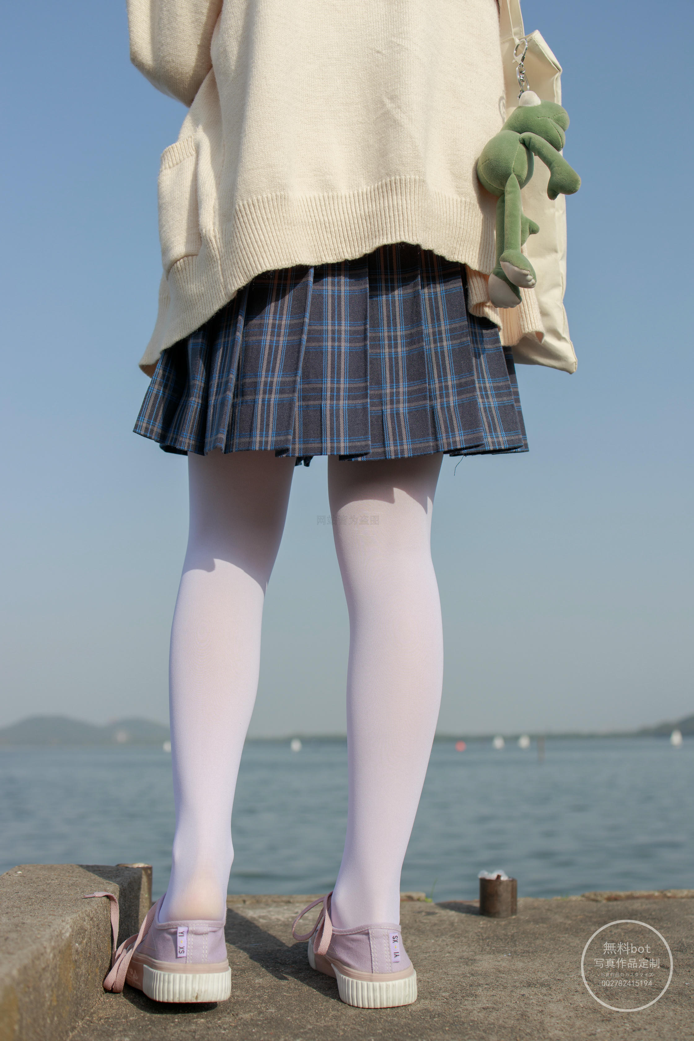 森萝财团 有料 NO.004 依依 湖边JK白丝 [76P／984MB]_第2集