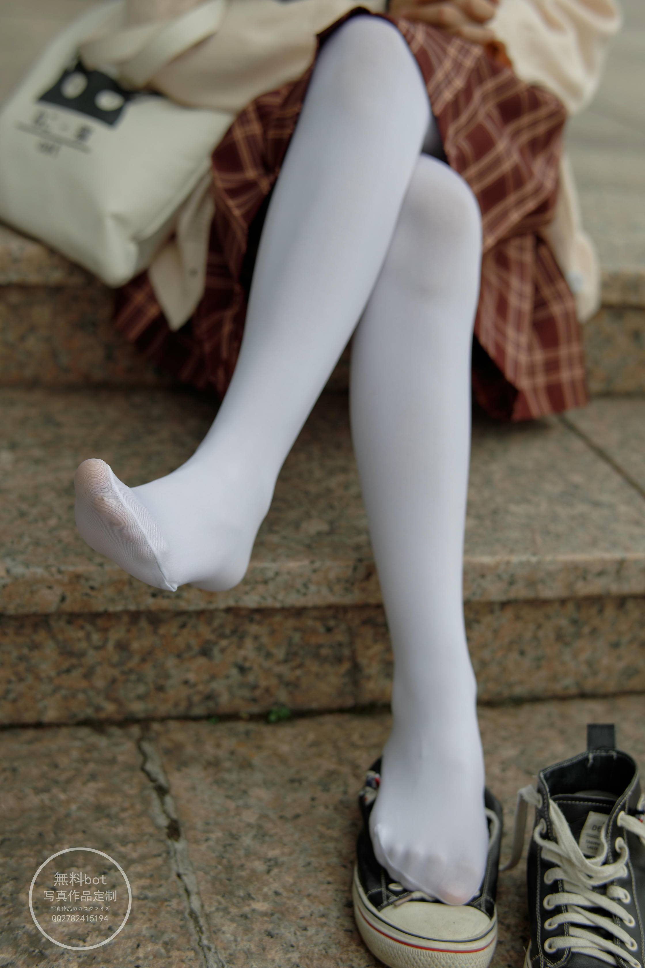 森萝财团 有料 NO.006 依依 户外白丝JK制服 [90P／1.23G]_第2集