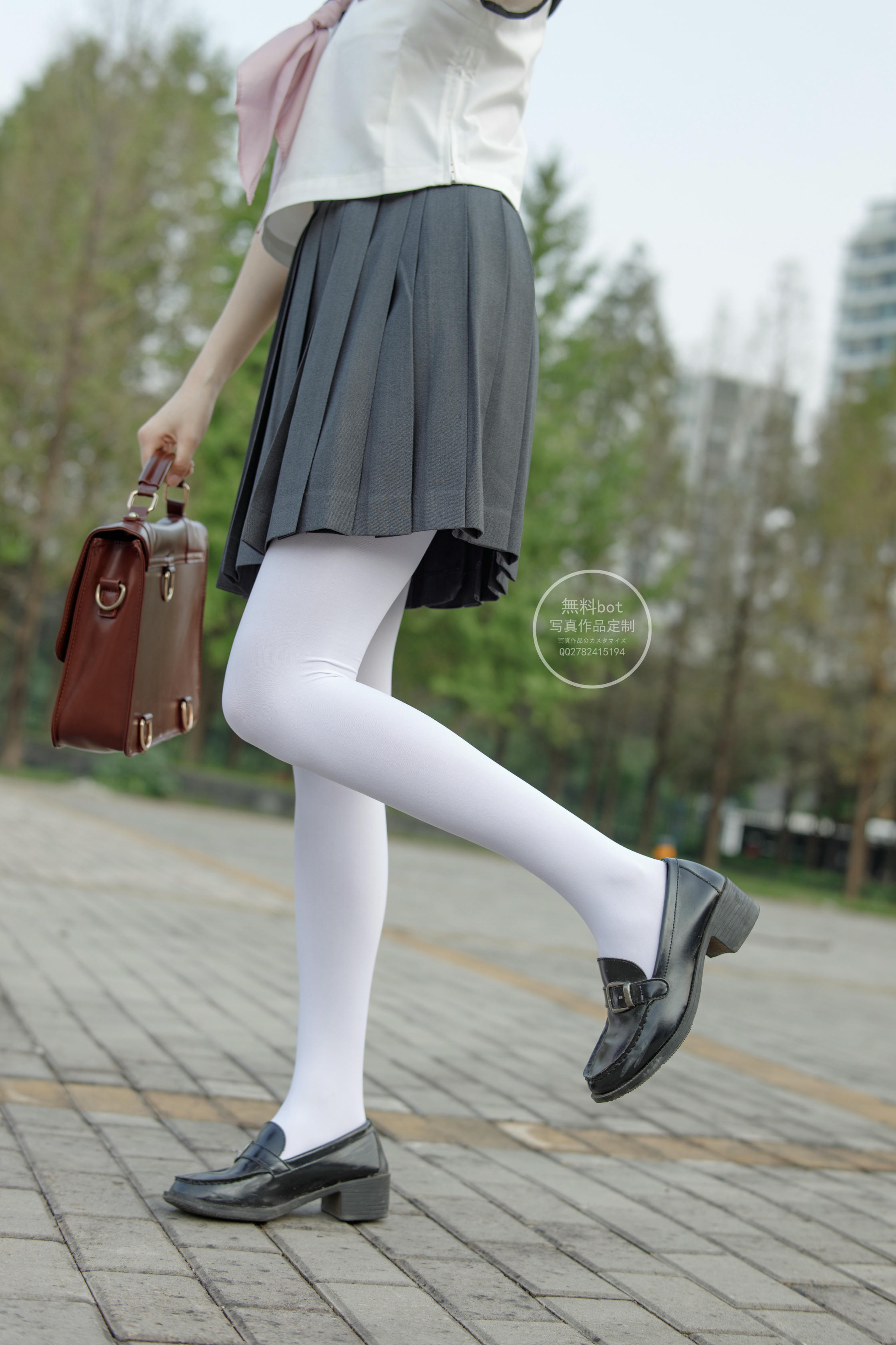 森萝财团 有料 NO.006 依依 户外白丝JK制服 [90P／1.23G]_第3集